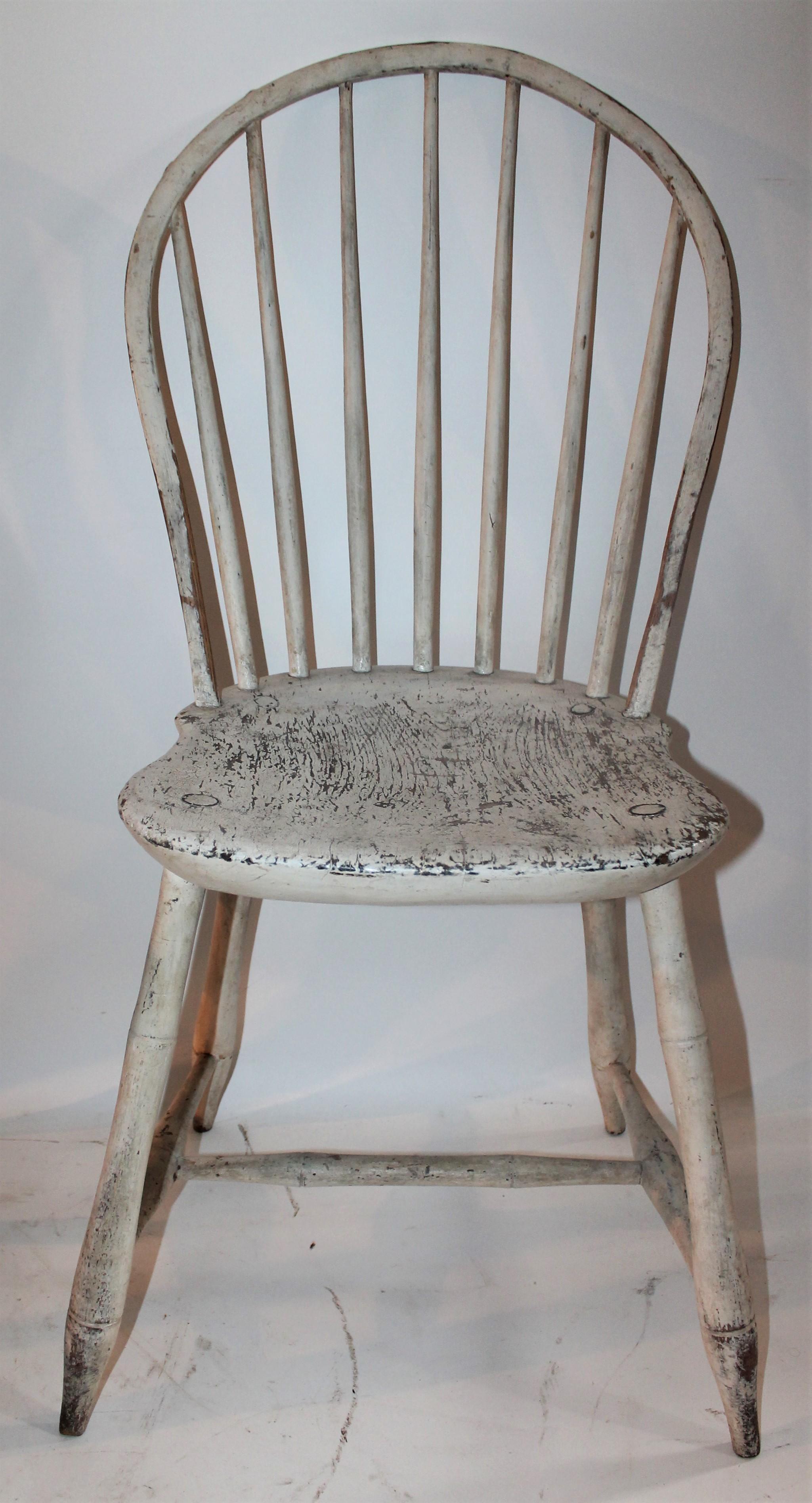 Country Paire de chaises Windsor originales peintes du 19ème siècle en vente