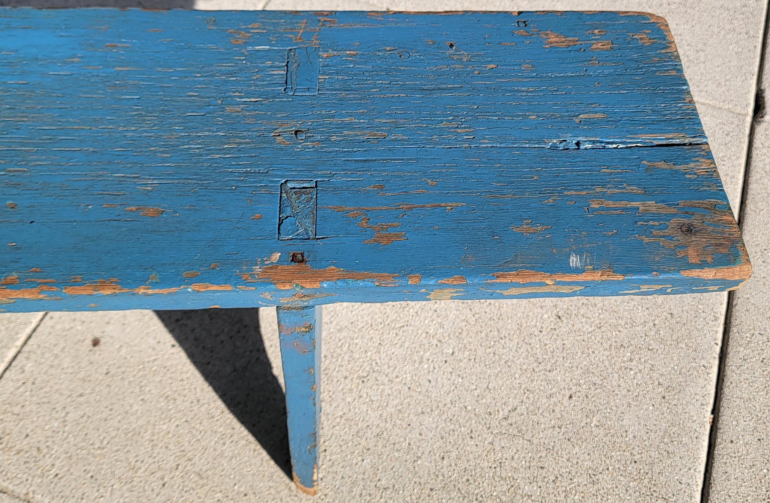 19Thc Original Powder Blue Farmhouse Bench In Good Condition For Sale In Los Angeles, CA