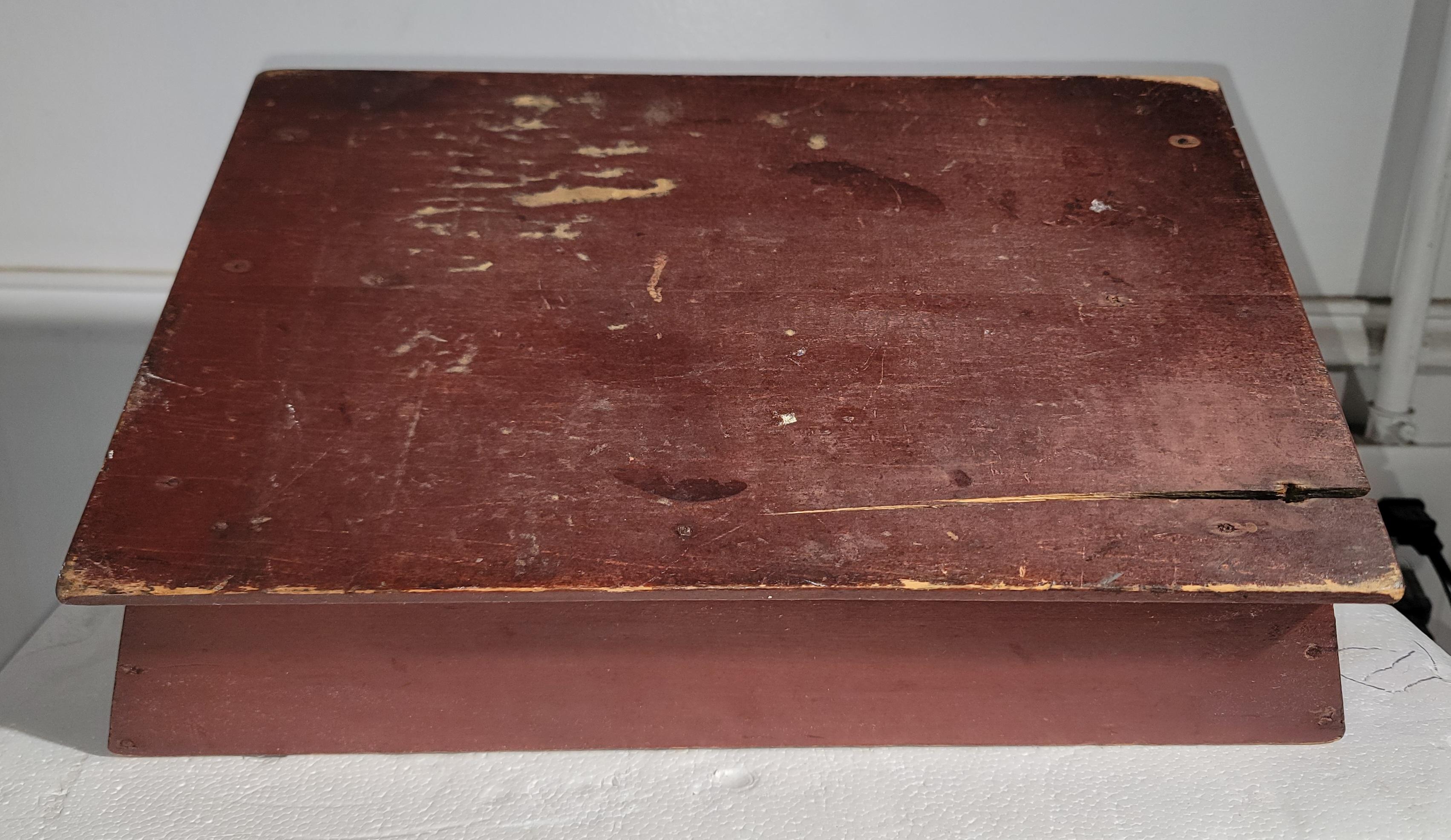 19Thc Original rot bemalt Besteck / Messer Box im Zustand „Gut“ im Angebot in Los Angeles, CA