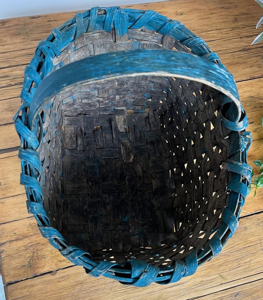 19Thc Original Robin Egg Blue Basket In Good Condition For Sale In Los Angeles, CA