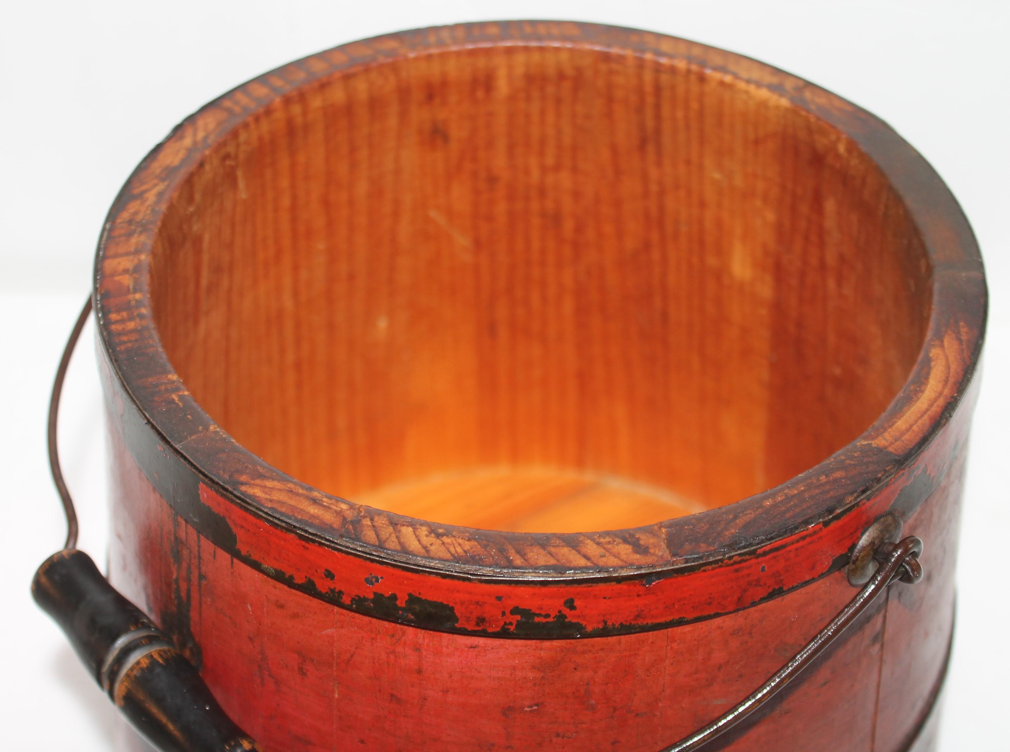 19thc Original Salmon Painted Bucket with Lid In Good Condition In Los Angeles, CA