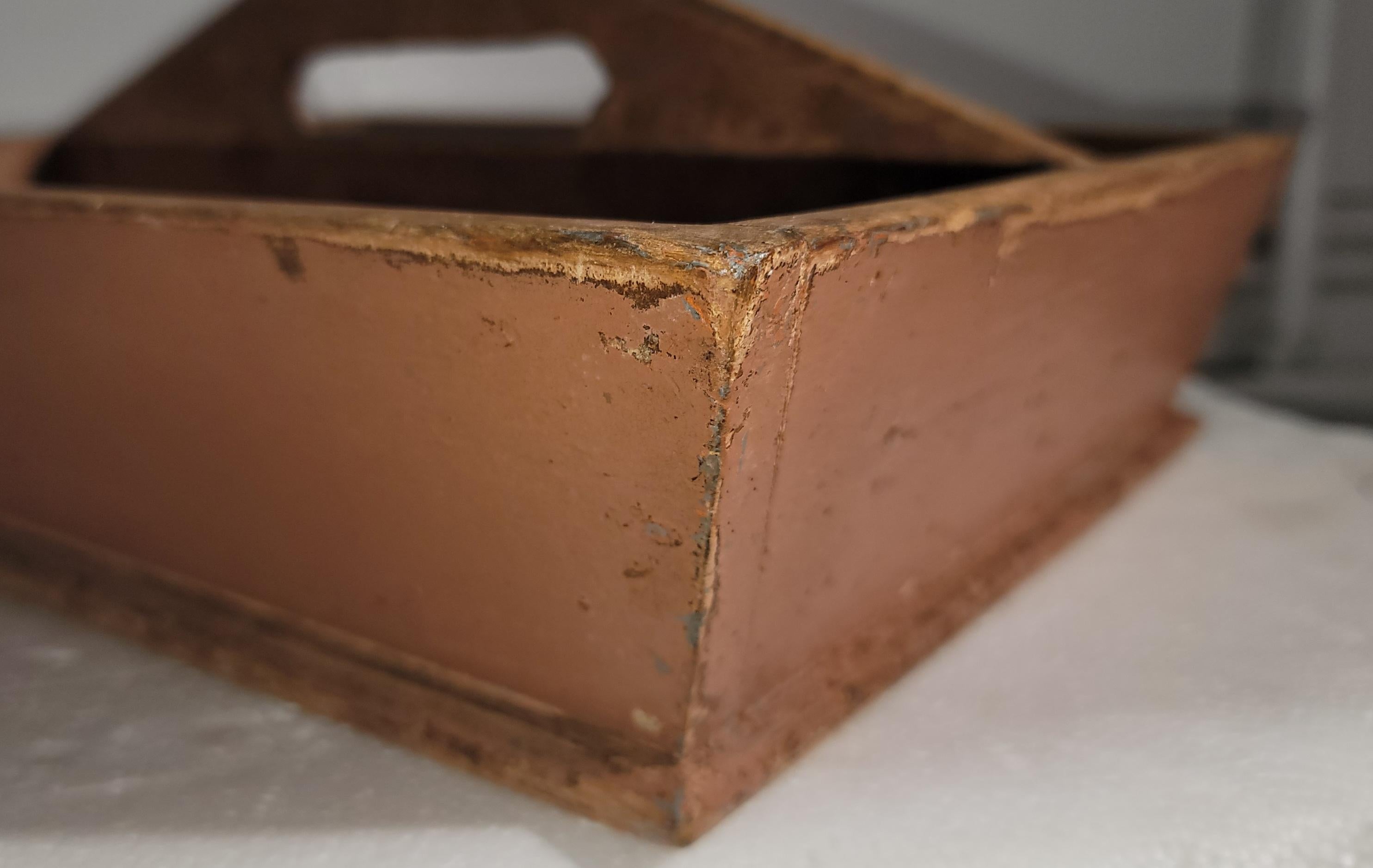Adirondack Coutellerie originale peinte au saumon du 19ème siècle (boîte à couteaux) en vente