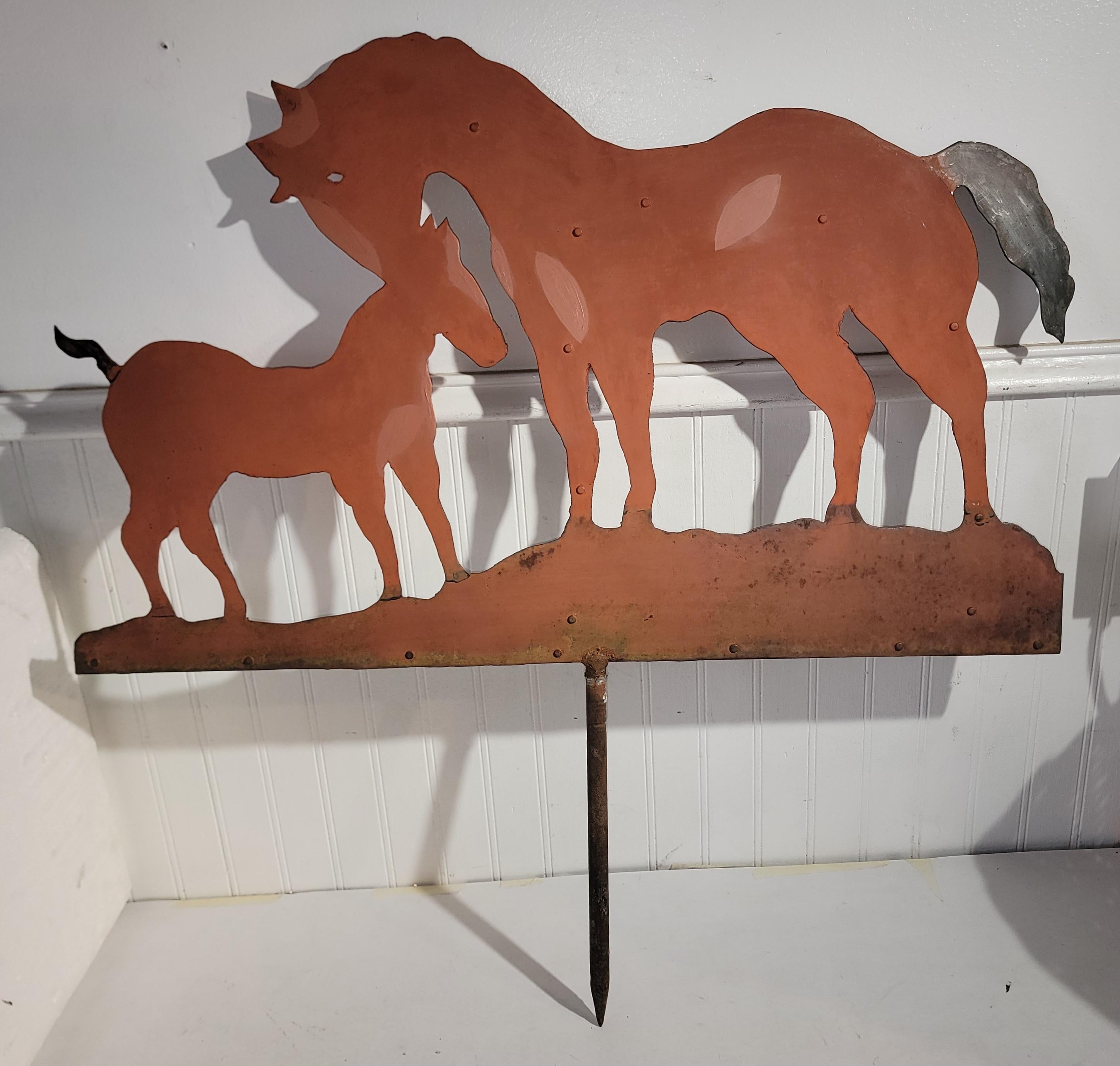 19Thc  Original Salmon Painted Double Horse  Iron Weather Vane (Adirondack) im Angebot