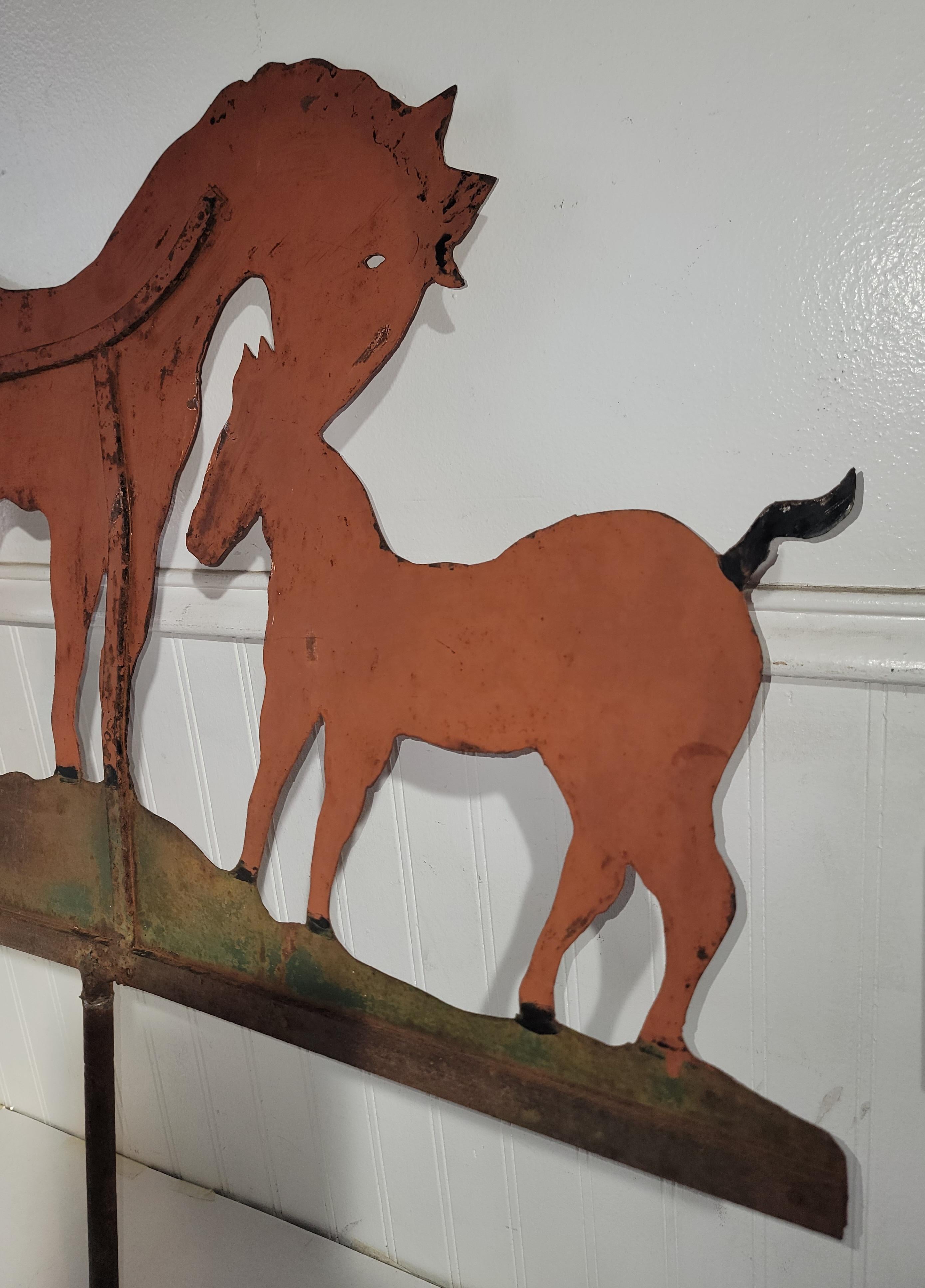 19Thc  Original Salmon Painted Double Horse  Iron Weather Vane (Handgefertigt) im Angebot
