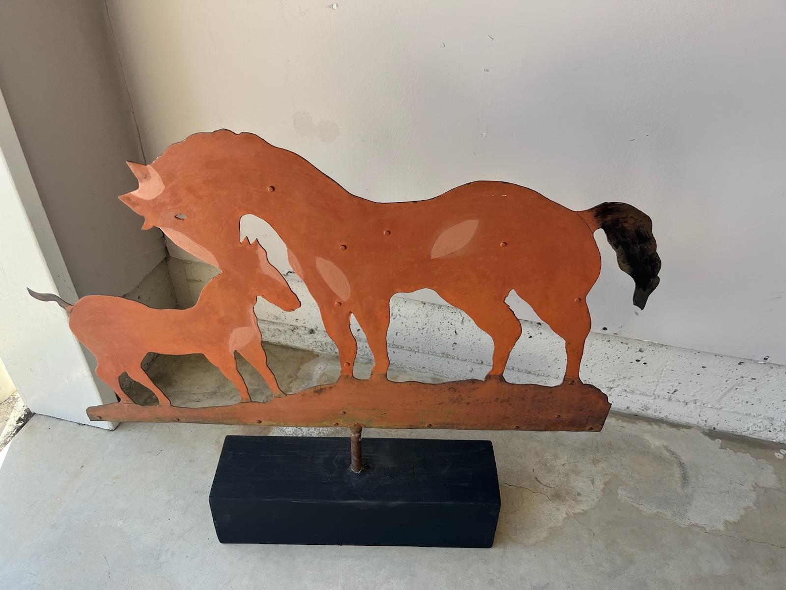 19Thc  Original Salmon Painted Double Horse  Iron Weather Vane Hecho a mano en venta