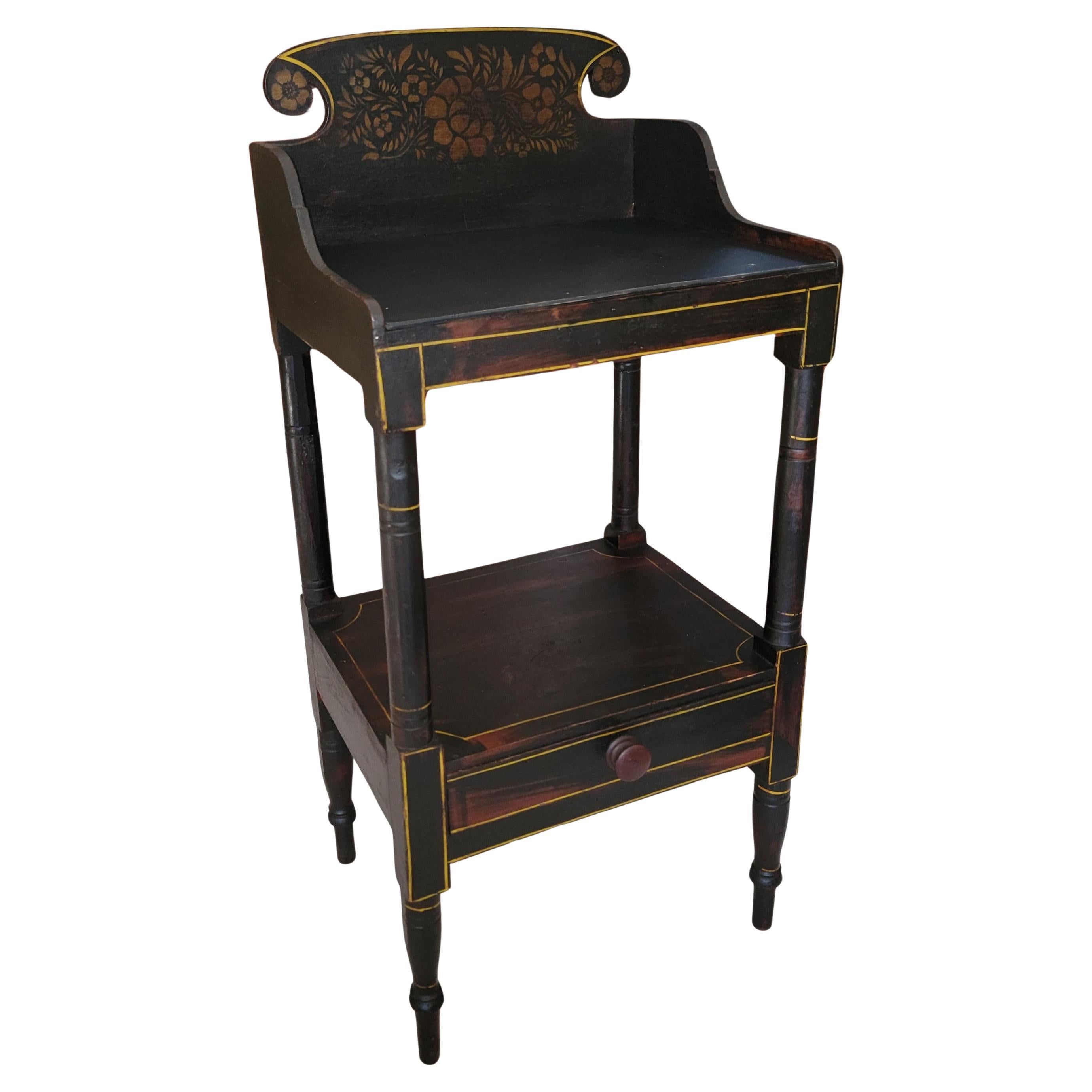 Table d'appoint peinte et décorée au pochoir, 19e siècle