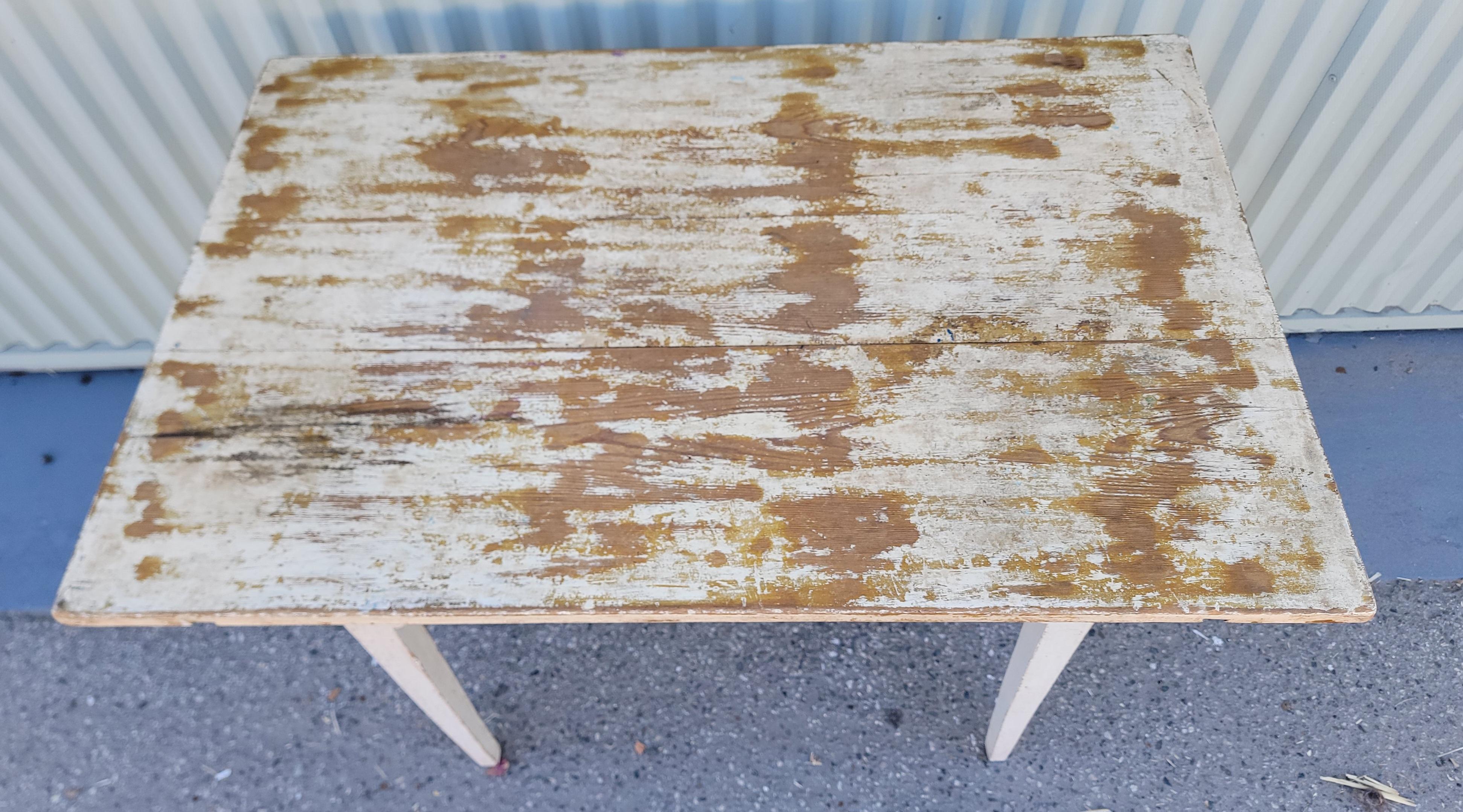 Bois Table de ferme / bureau original peint en blanc du 19e siècle en vente