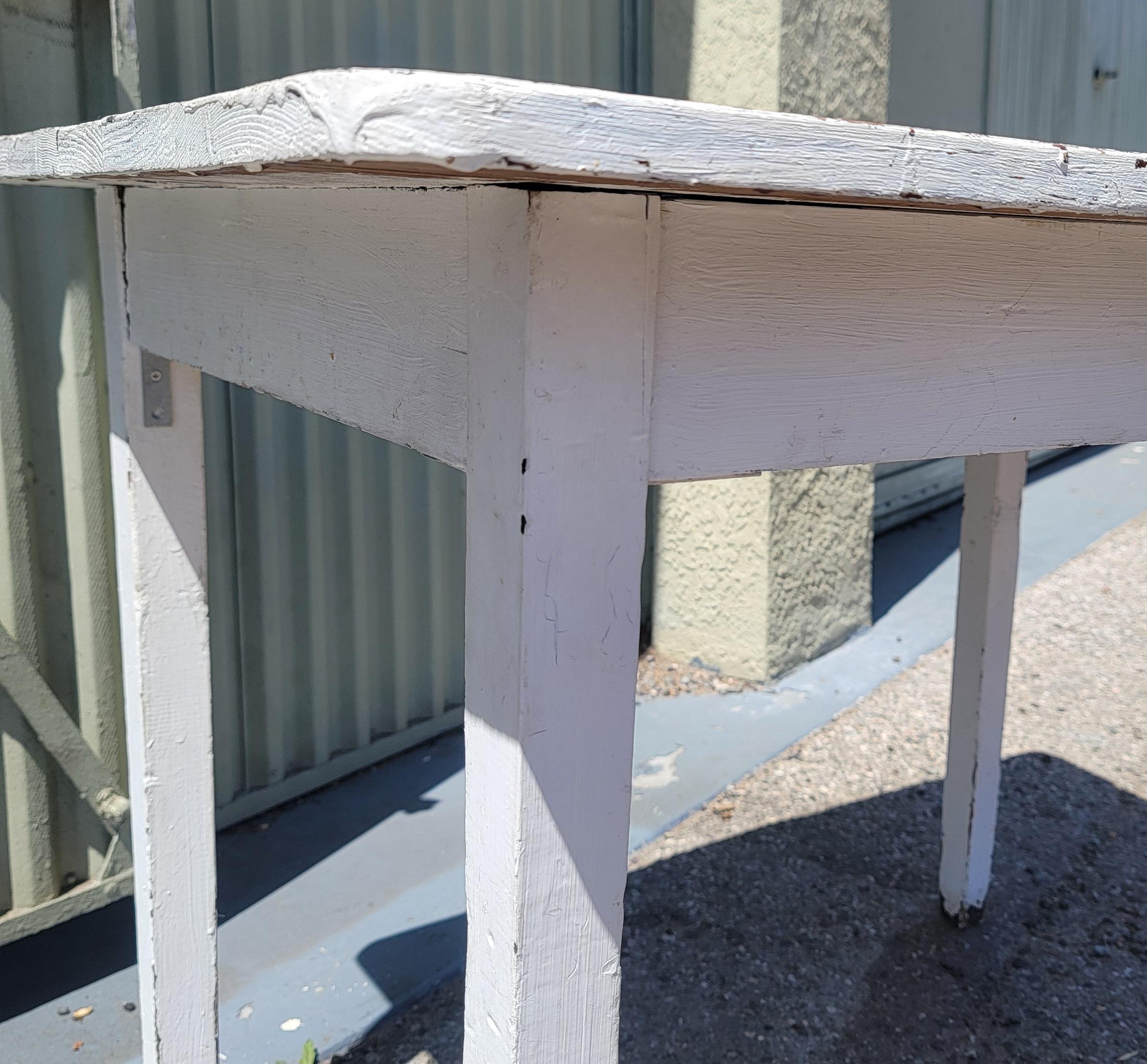 19thc Original White Painted Farm Table In Good Condition For Sale In Los Angeles, CA
