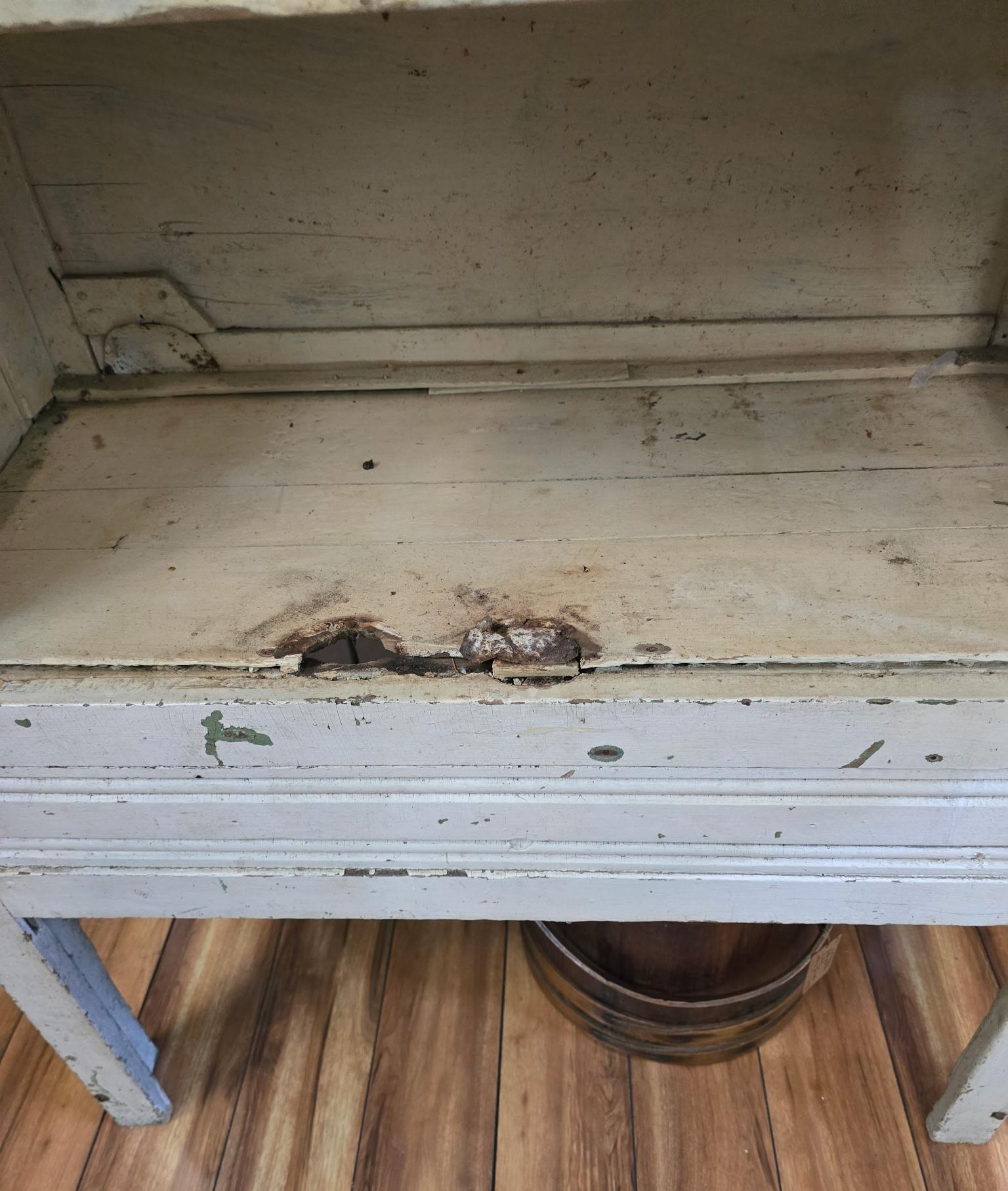 19thc Original White Painted Pie Safe From Pennsylvania In Good Condition For Sale In Los Angeles, CA