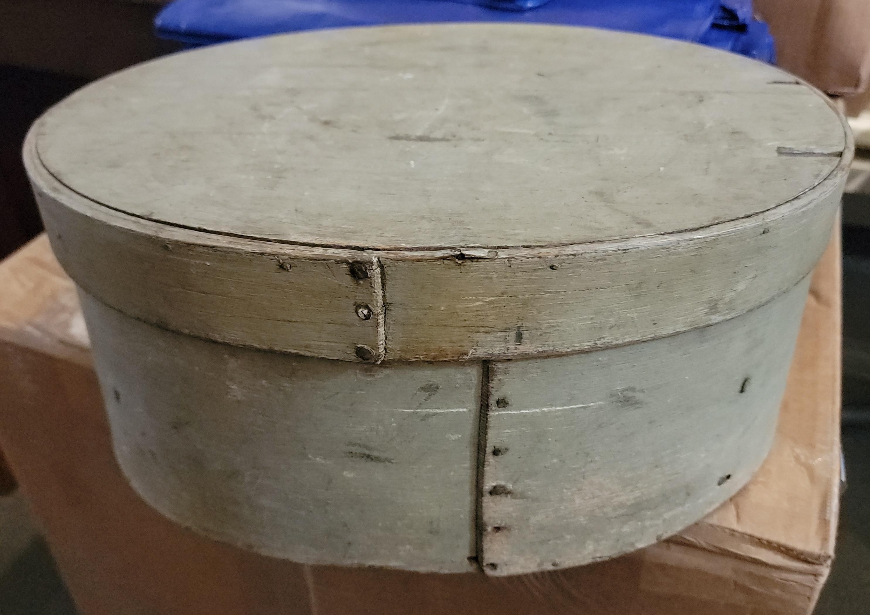 19thc Oval Oversized Pantry Box. In Good Condition For Sale In Los Angeles, CA