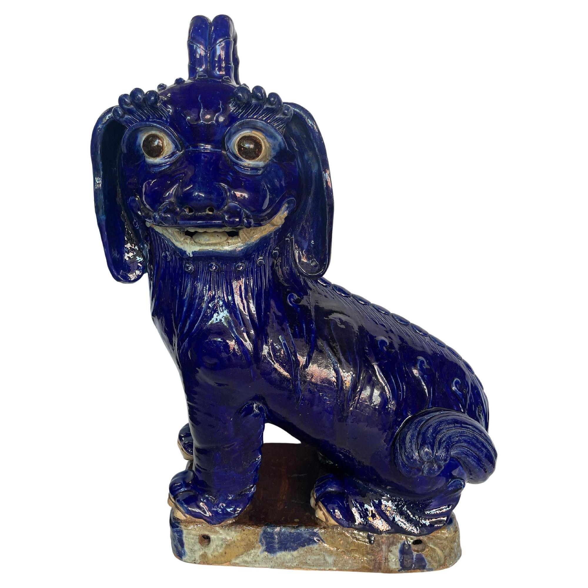 XIX sec. Modelli di terracotta smaltata blu cobalto cinese oversize di bestia mitica In condizioni buone in vendita a Los Angeles, CA