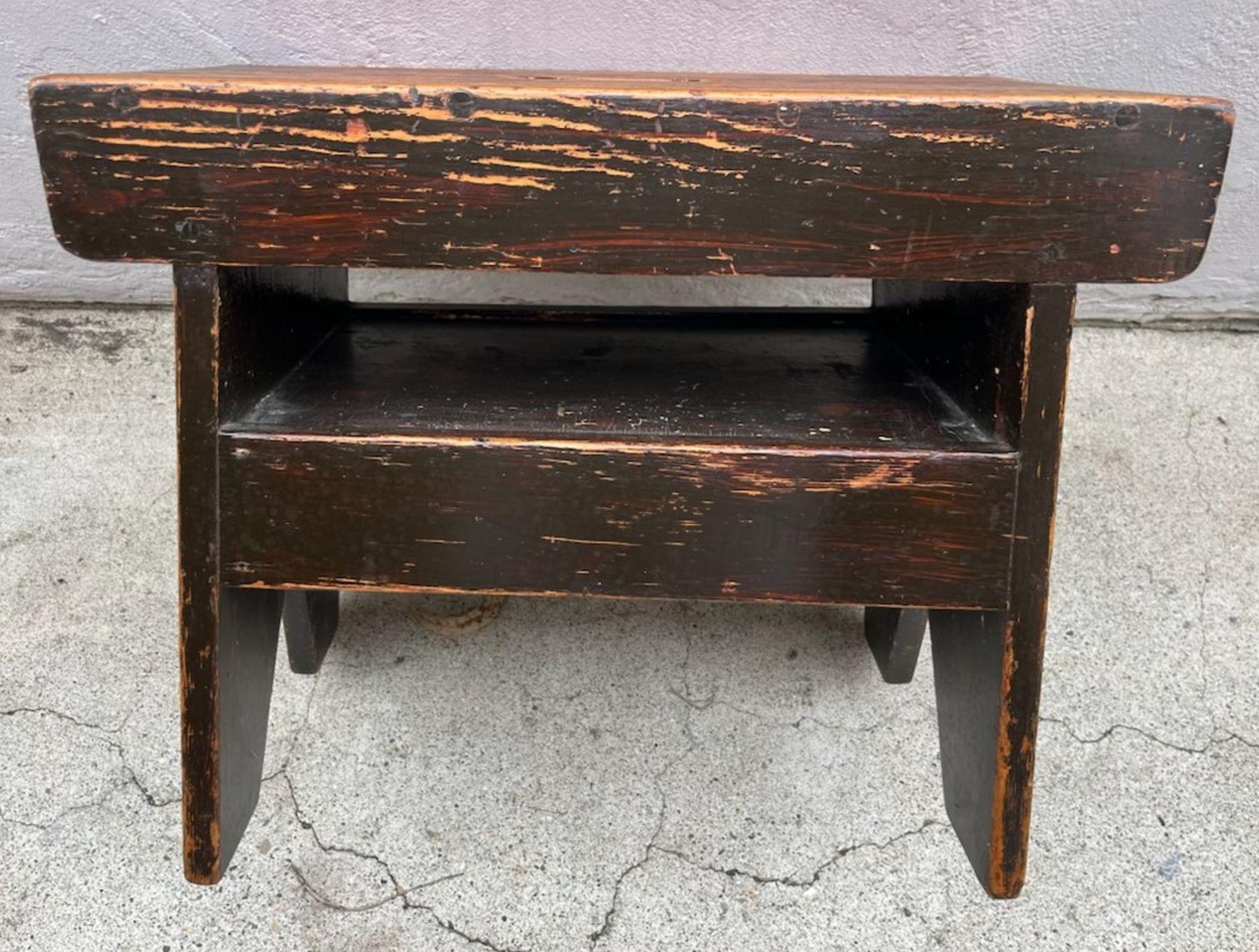 Taburete de pie pintado del siglo XIX procedente de Pensilvania Estadounidense en venta