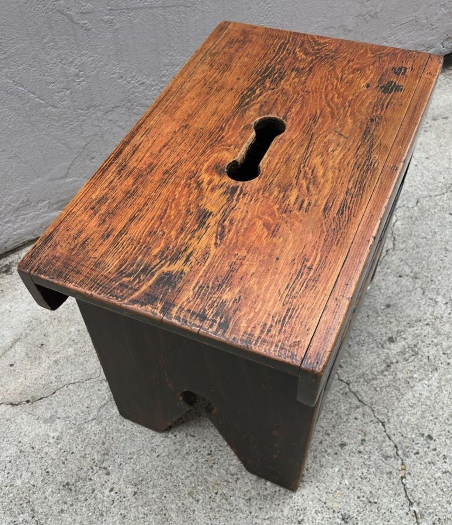 Taburete de pie pintado del siglo XIX procedente de Pensilvania Pintado en venta