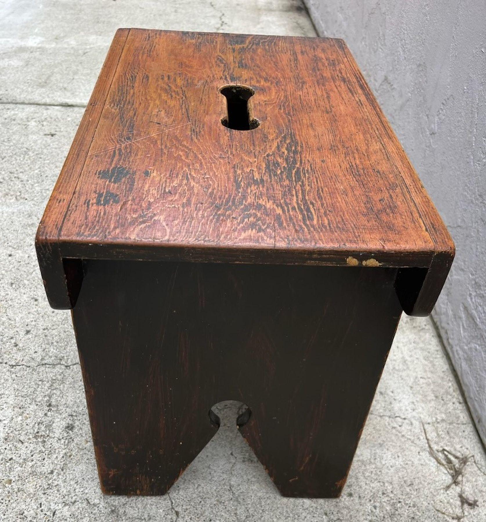 Taburete de pie pintado del siglo XIX procedente de Pensilvania en Bueno estado para la venta en Los Angeles, CA