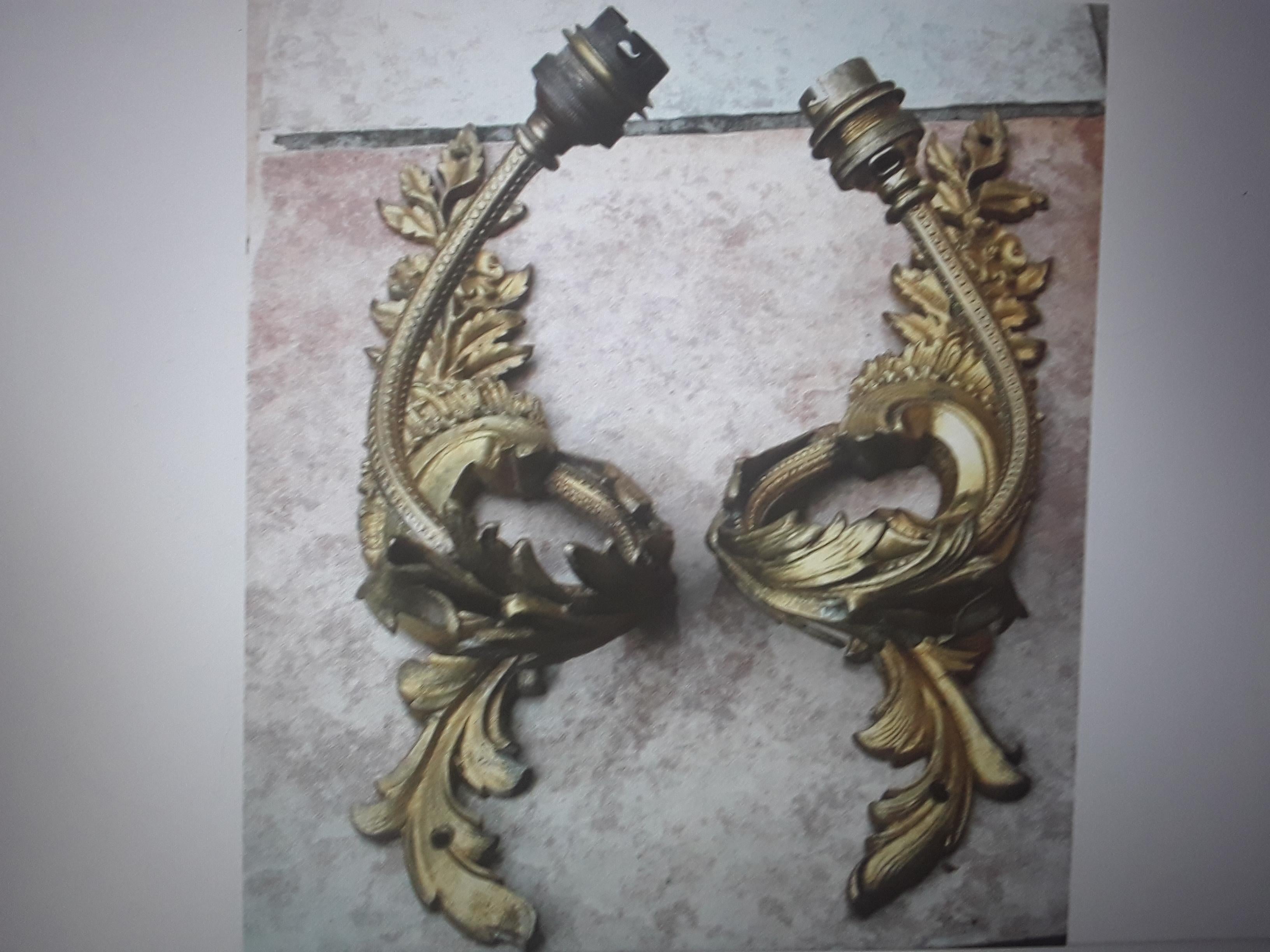 19thc Pair French Louis XV / Louis XVI Transitional Gilt Bronze Wall Sconces In Good Condition For Sale In Opa Locka, FL