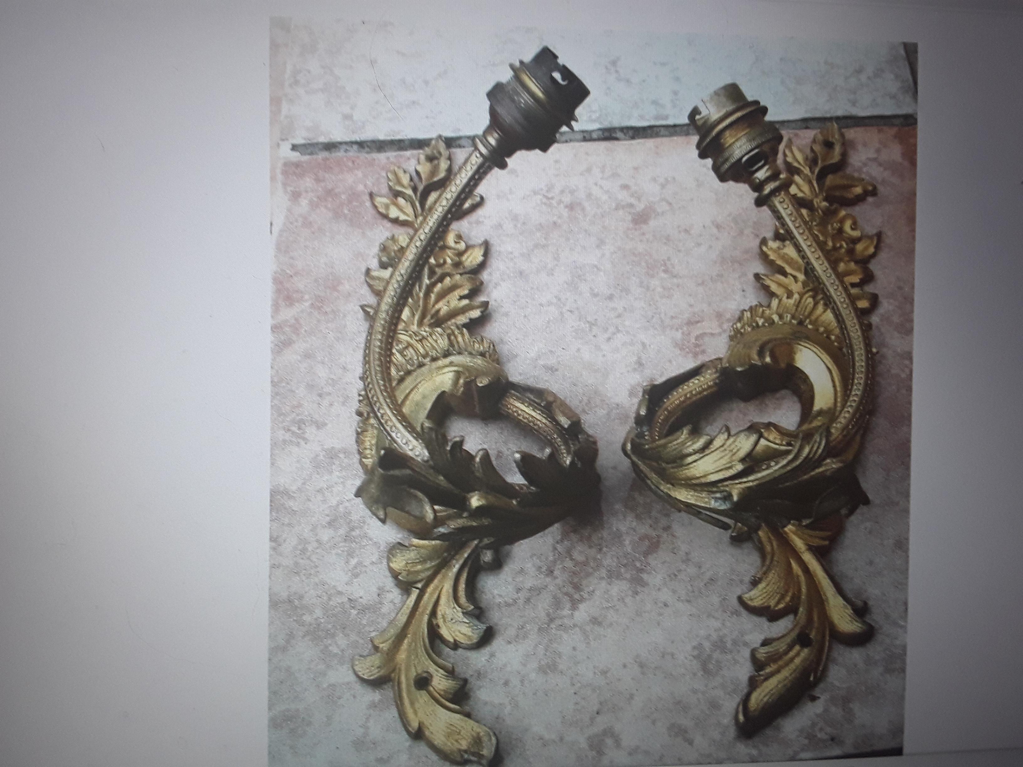 19thc Pair French Louis XV / Louis XVI Transitional Gilt Bronze Wall Sconces For Sale 1