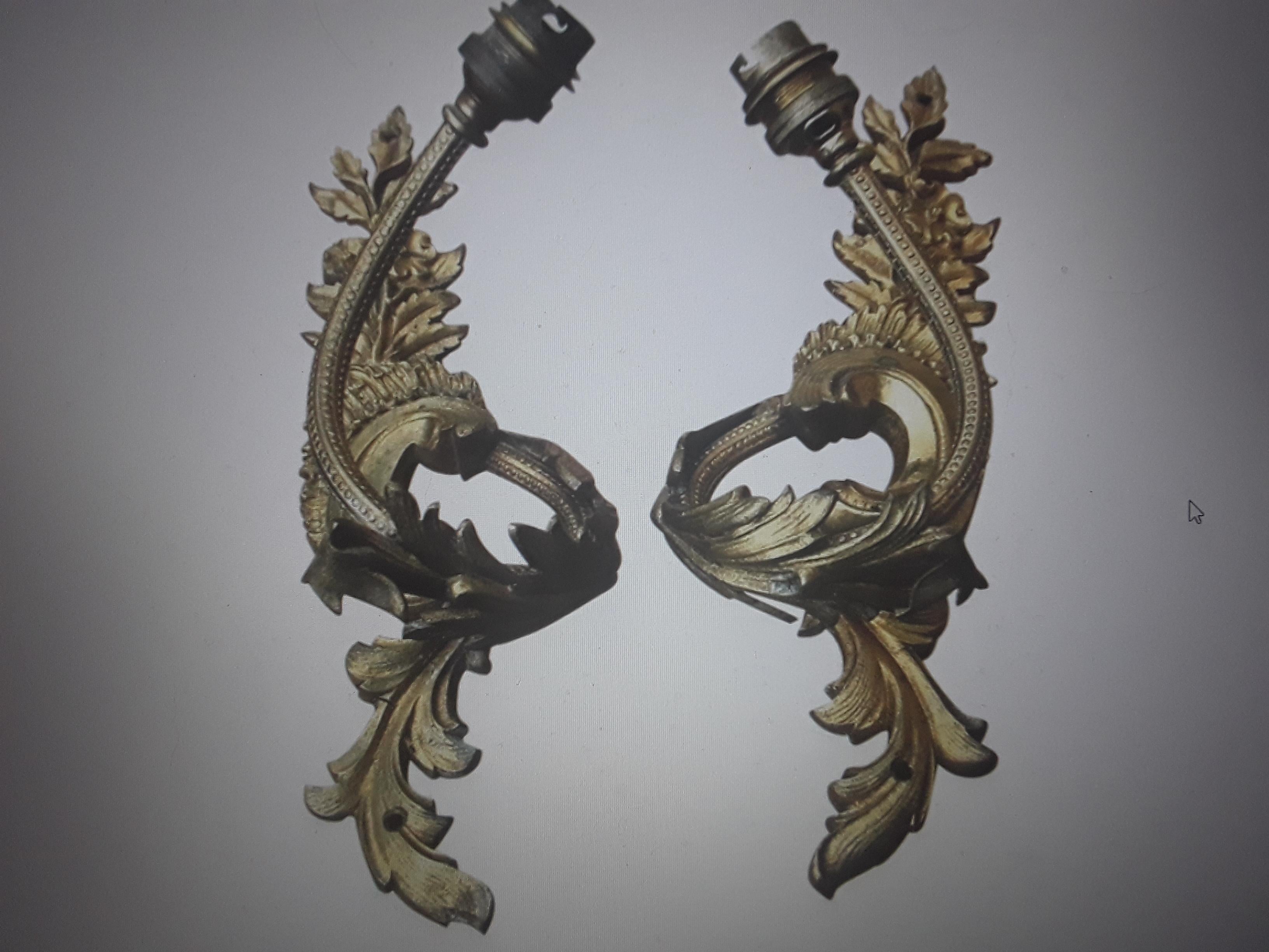 19thc Pair French Louis XV / Louis XVI Transitional Gilt Bronze Wall Sconces For Sale 4
