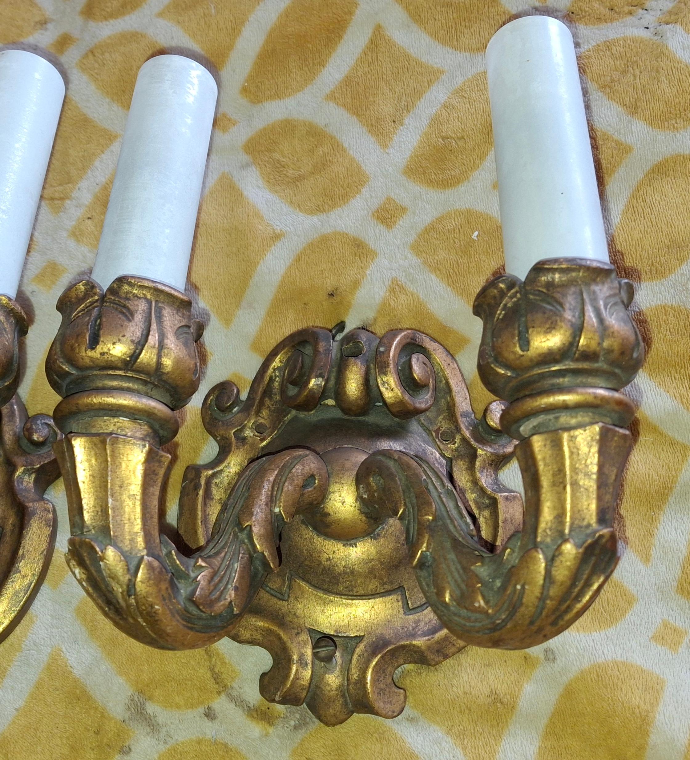 Doré Paire d'appliques murales rococo de style manoir Louis XV du 19ème siècle en vente