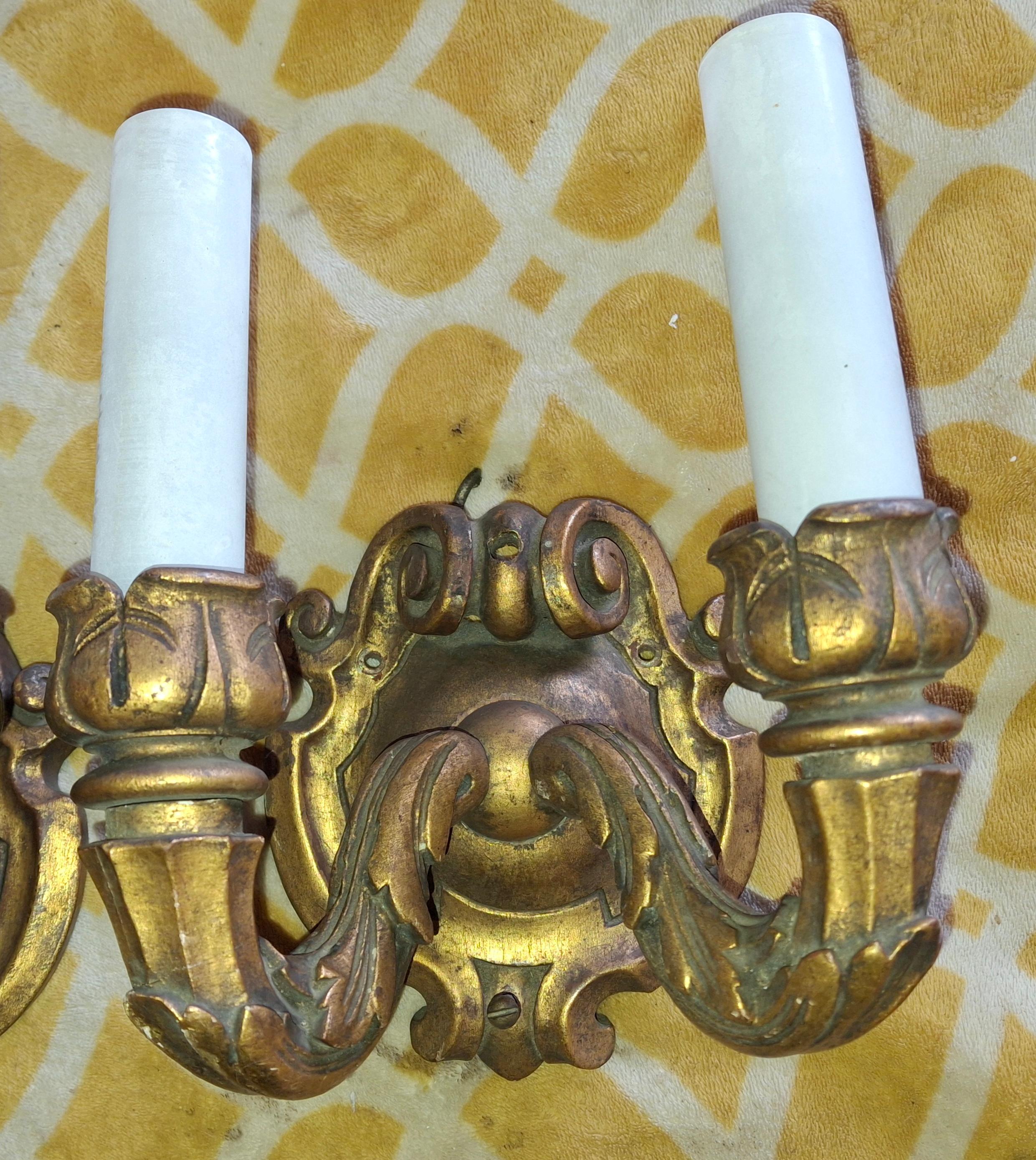 Bois Paire d'appliques murales rococo de style manoir Louis XV du 19ème siècle en vente