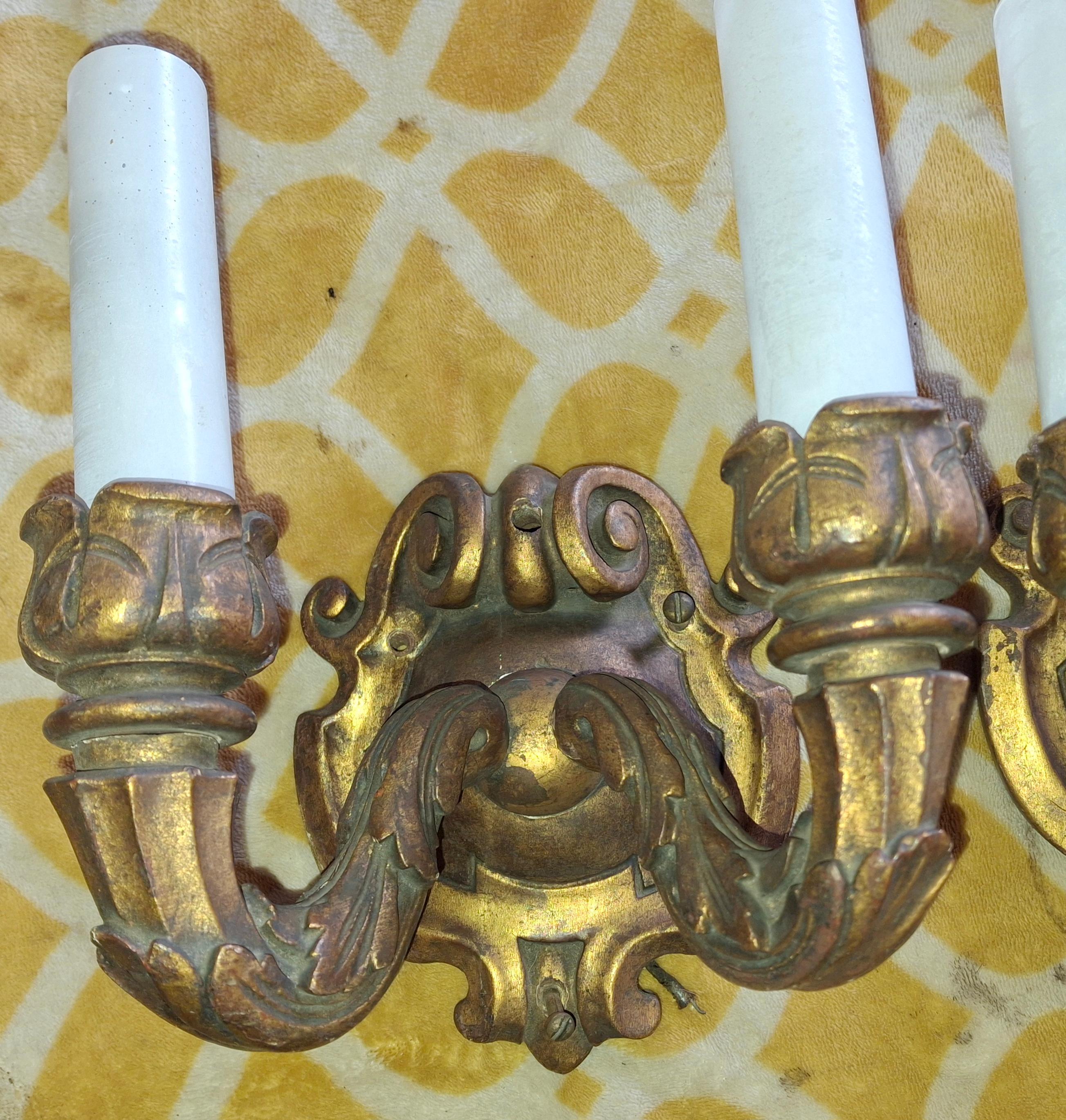 Paire d'appliques murales rococo de style manoir Louis XV du 19ème siècle en vente 1