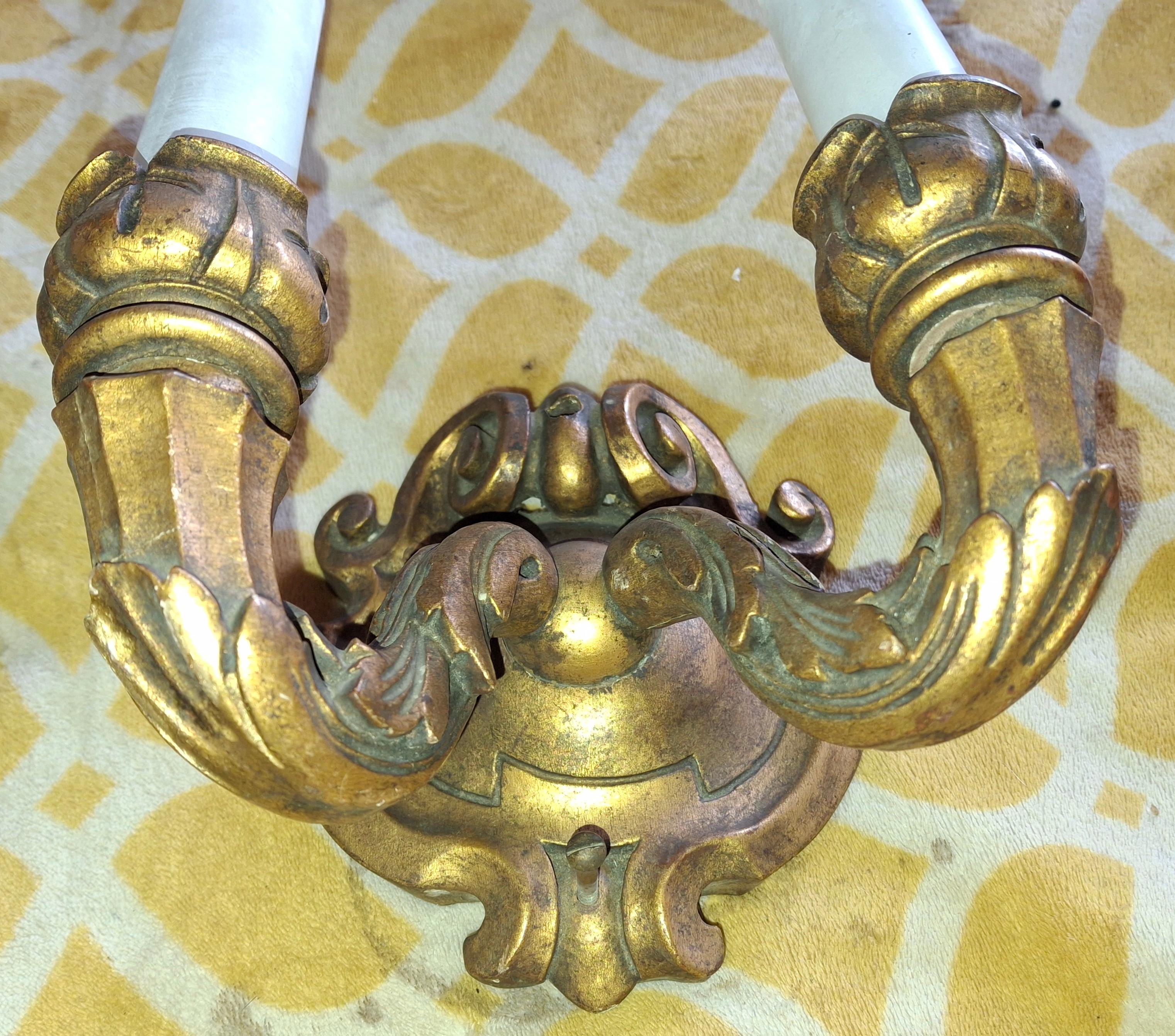 Paire d'appliques murales rococo de style manoir Louis XV du 19ème siècle en vente 2