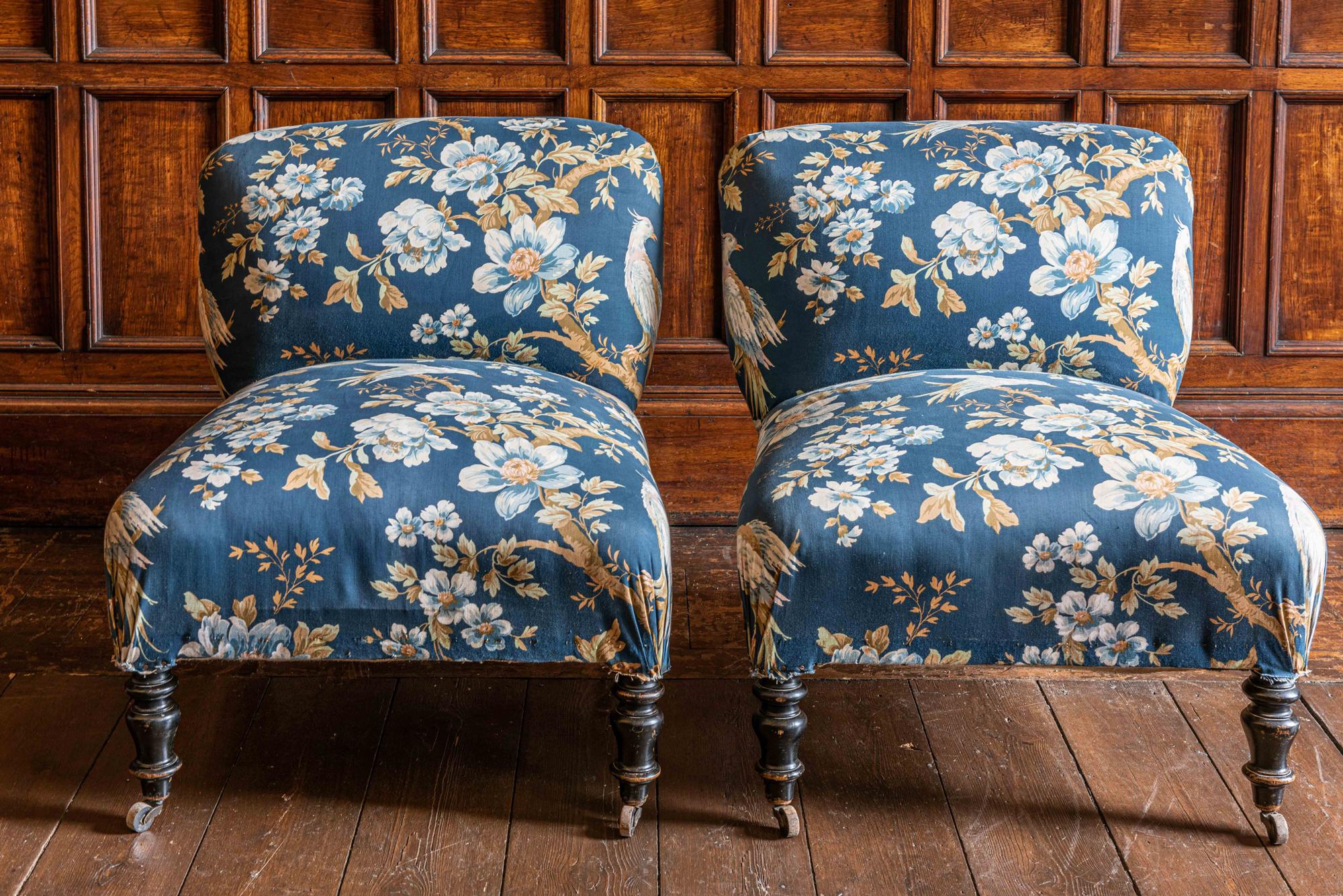19th century pair of ebonized Napoleon III slipper chairs,
circa 1860.

Pair of French slipper chairs in existing bold aviary and floral fabric in great condition with the odd wear related mark.
Sat on ebonized turned legs with wooden