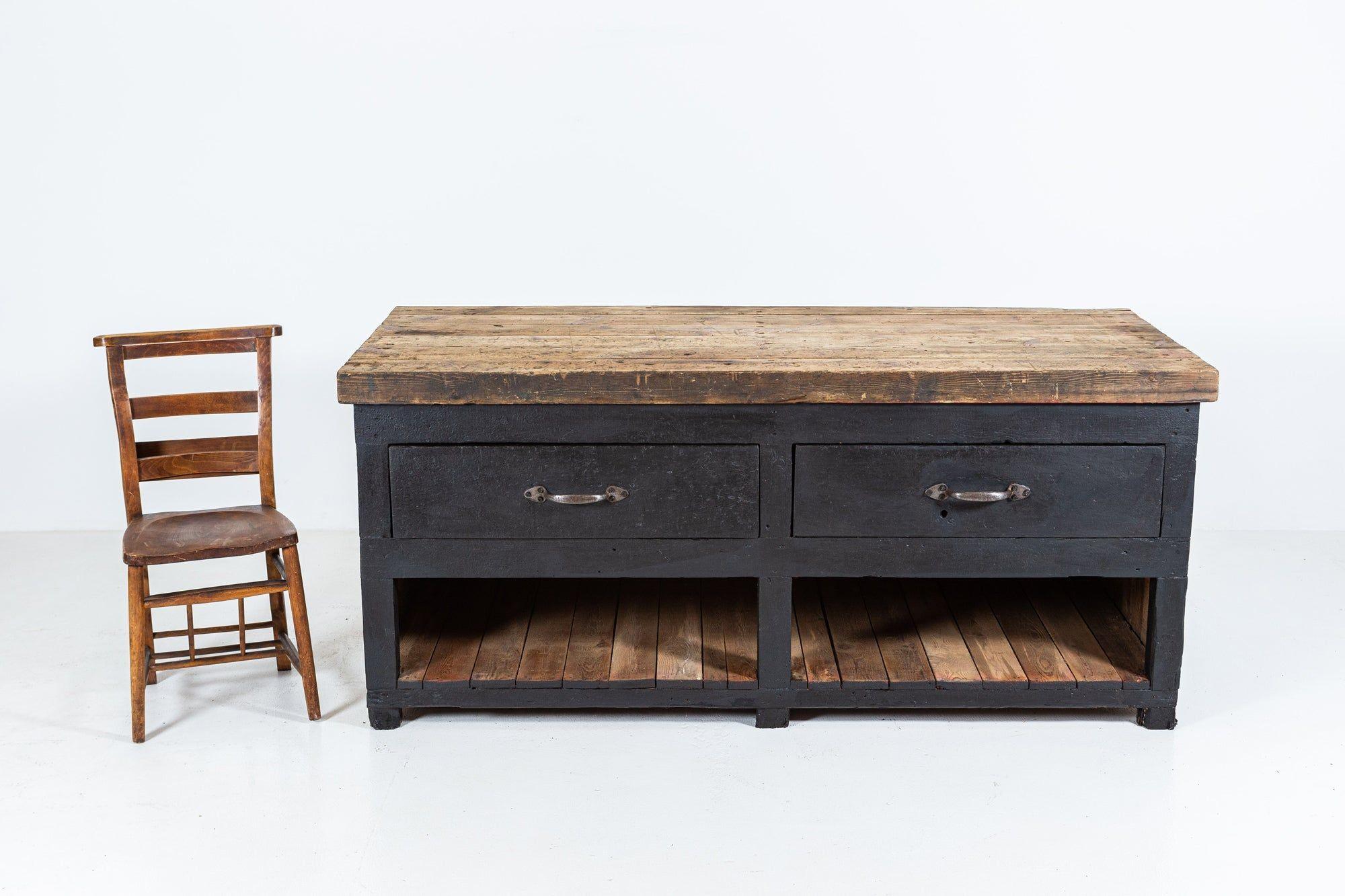 Circa 1890.

19thC pair of English ebonised pine counters / kitchen islands

Price is each

 

Measures: W184 x D86 x H79 cm.



 