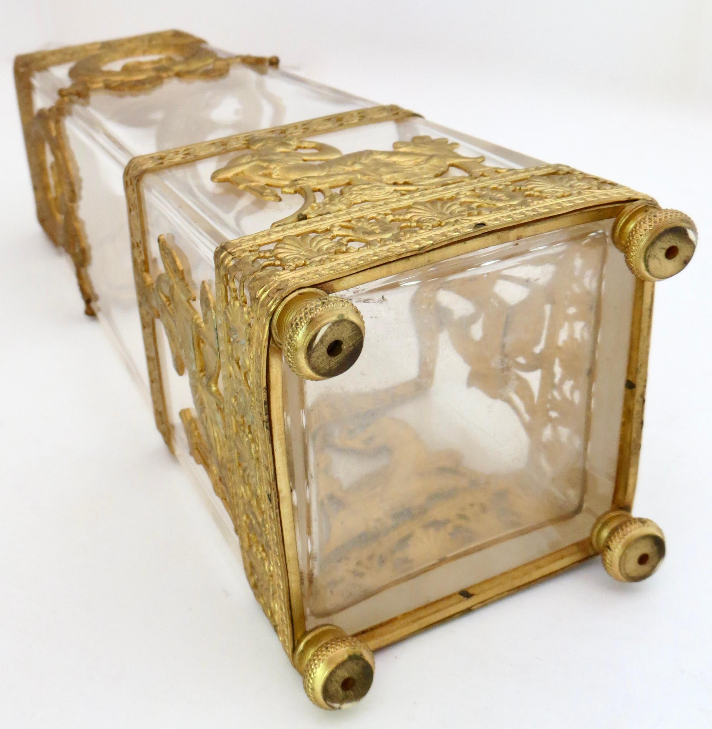 XIX sec. Coppia di vasi dorati altamente decorati francesi CIRCA 1875. in vendita 5