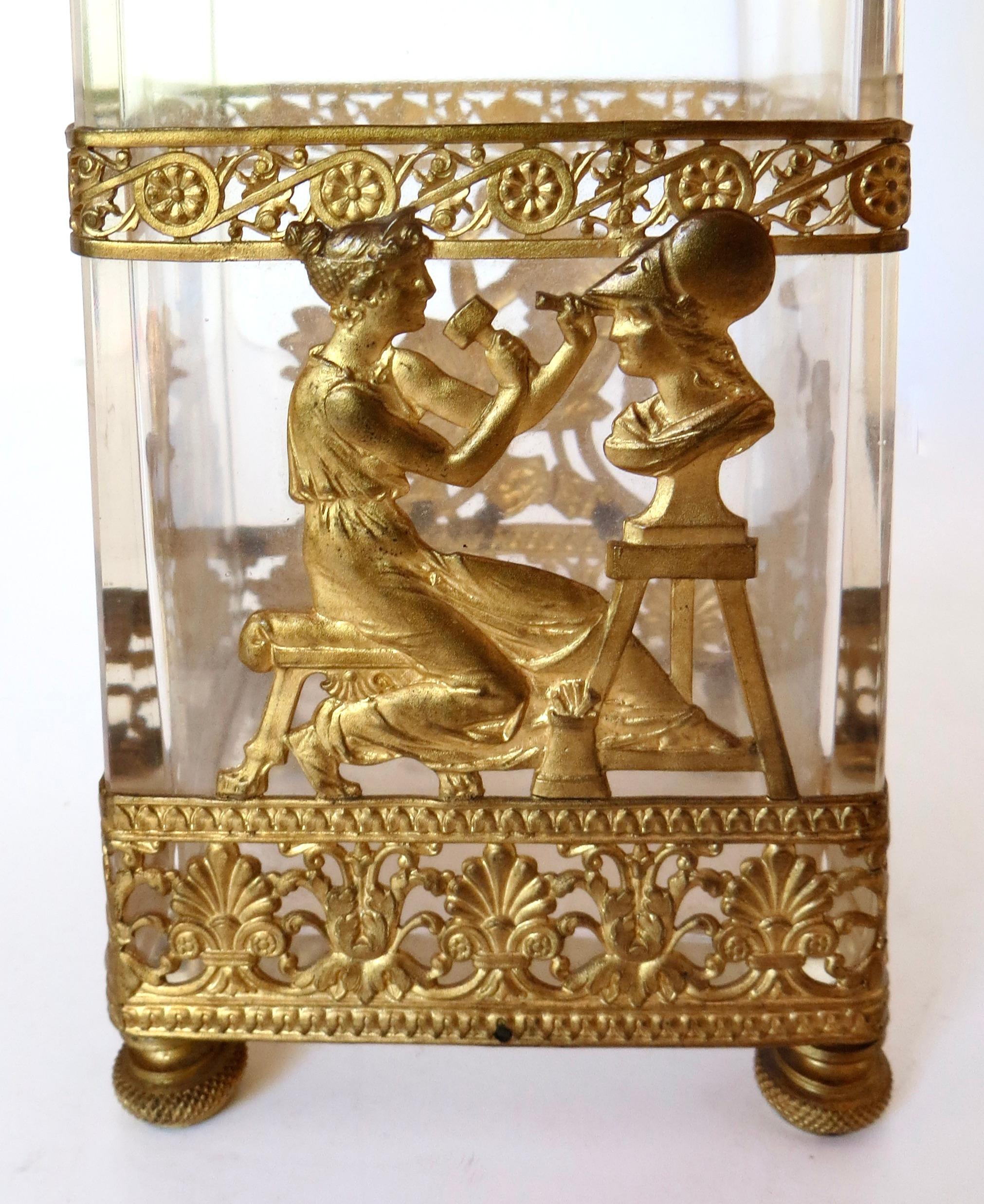 XIX sec. Coppia di vasi dorati altamente decorati francesi CIRCA 1875. in vendita 1