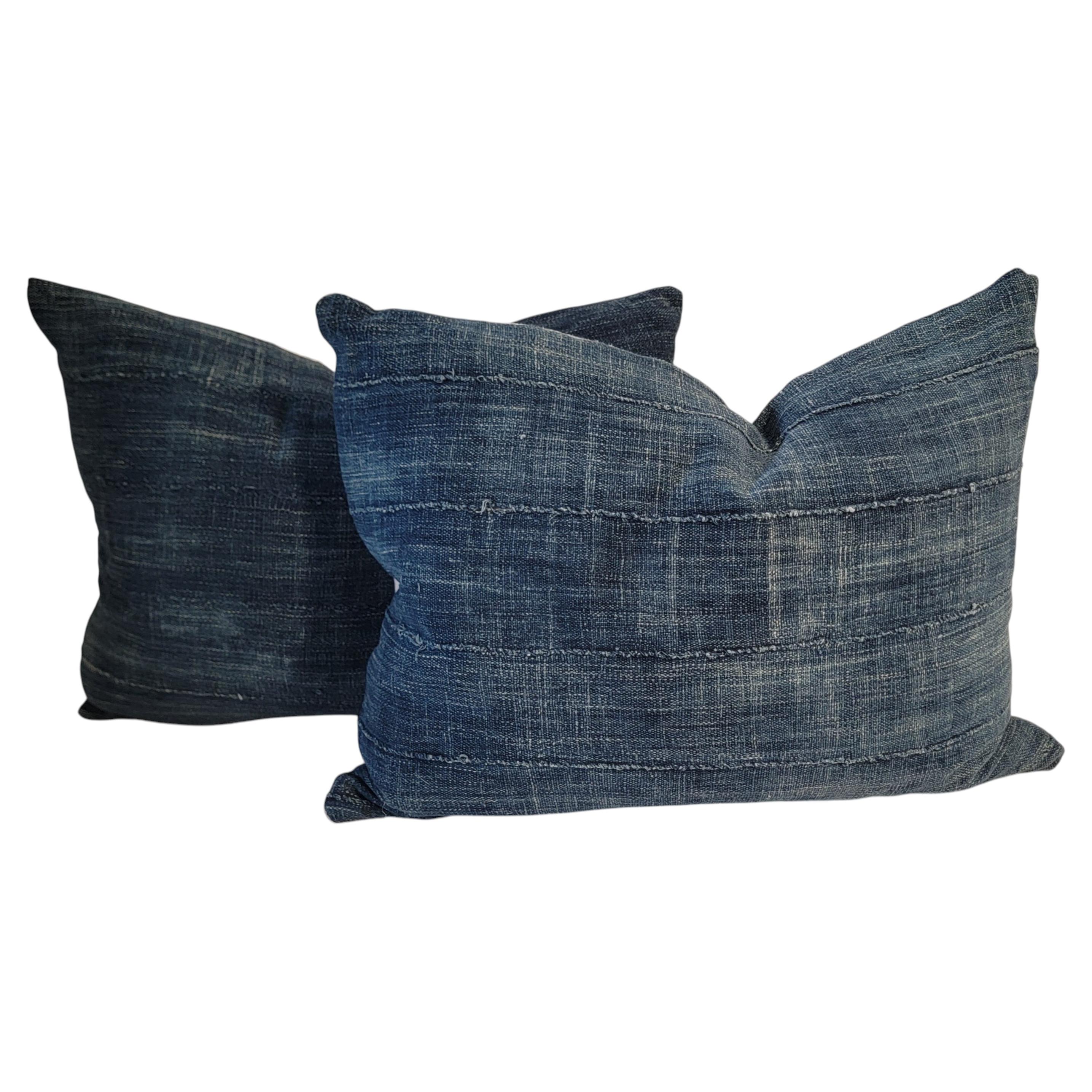 Paire de coussins en lin indigo du 19e siècle