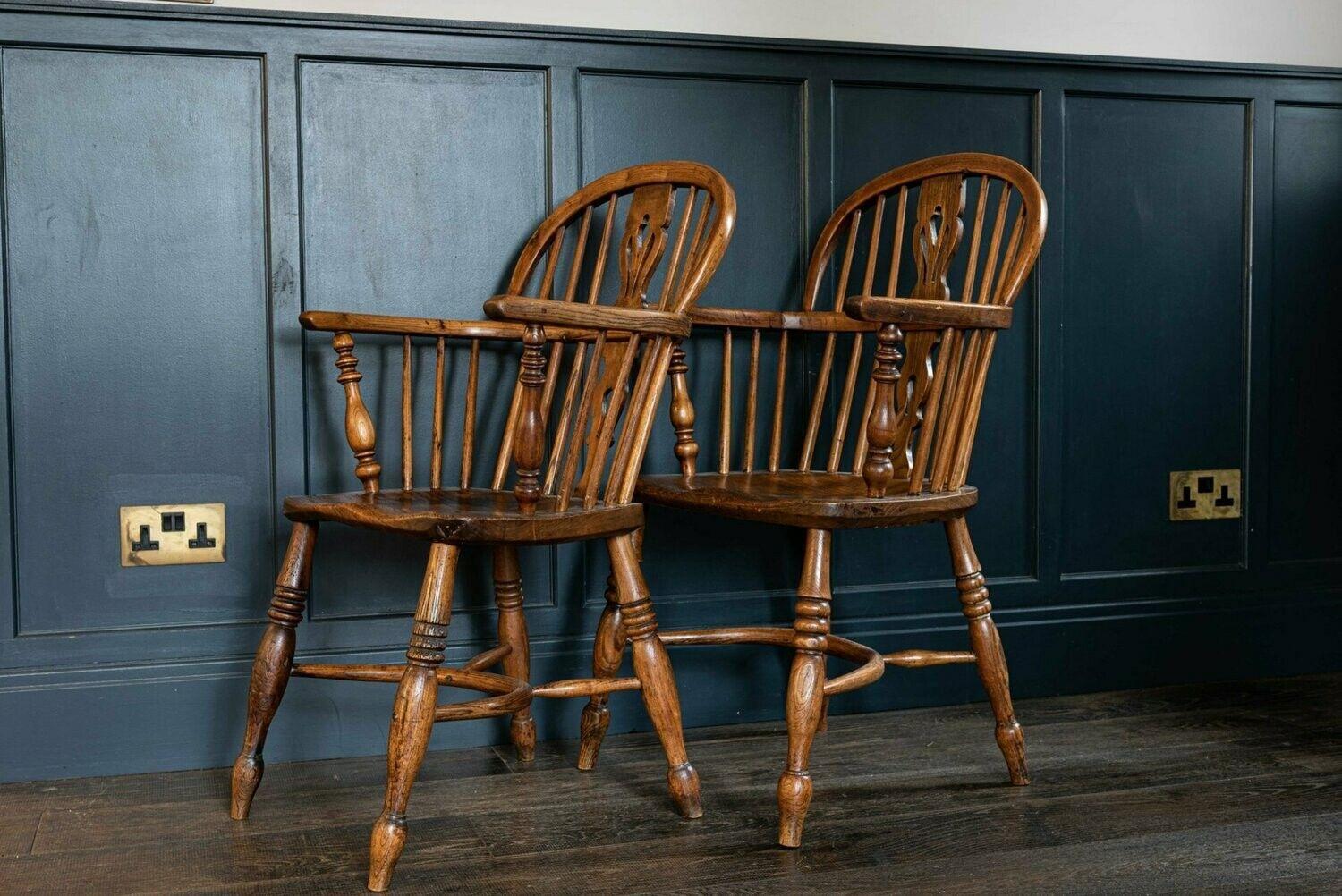 19thC Pair of Windsor Chairs (Mittleres 19. Jahrhundert) im Angebot