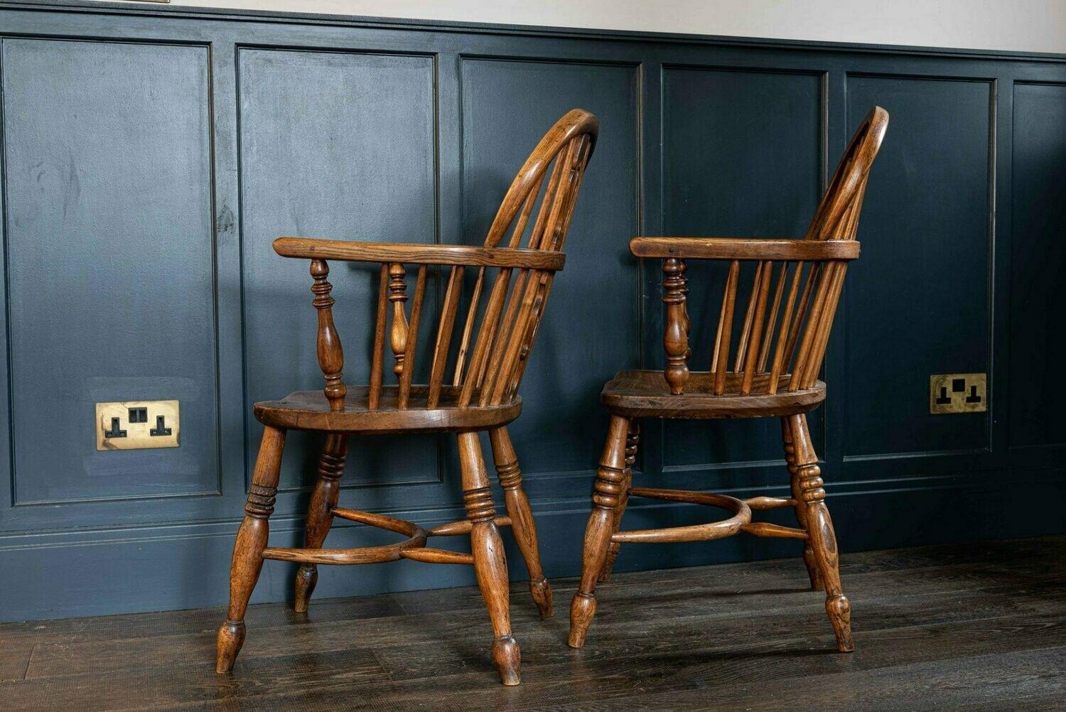 19thC Pair of Windsor Chairs (Asche) im Angebot