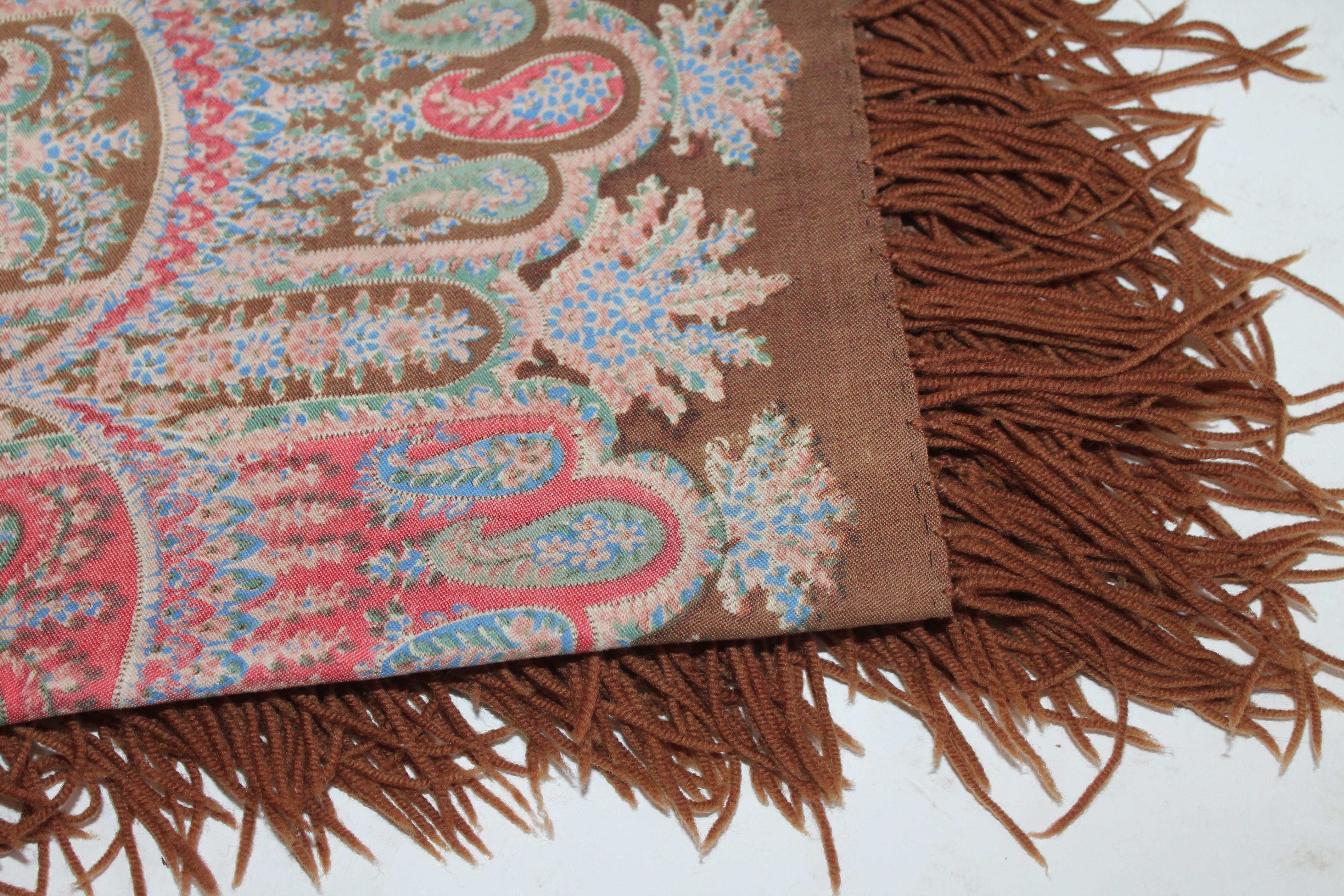 Paisley-Schal aus dem 19. Jahrhundert in gedeckten Farben (Amerikanische Klassik) im Angebot