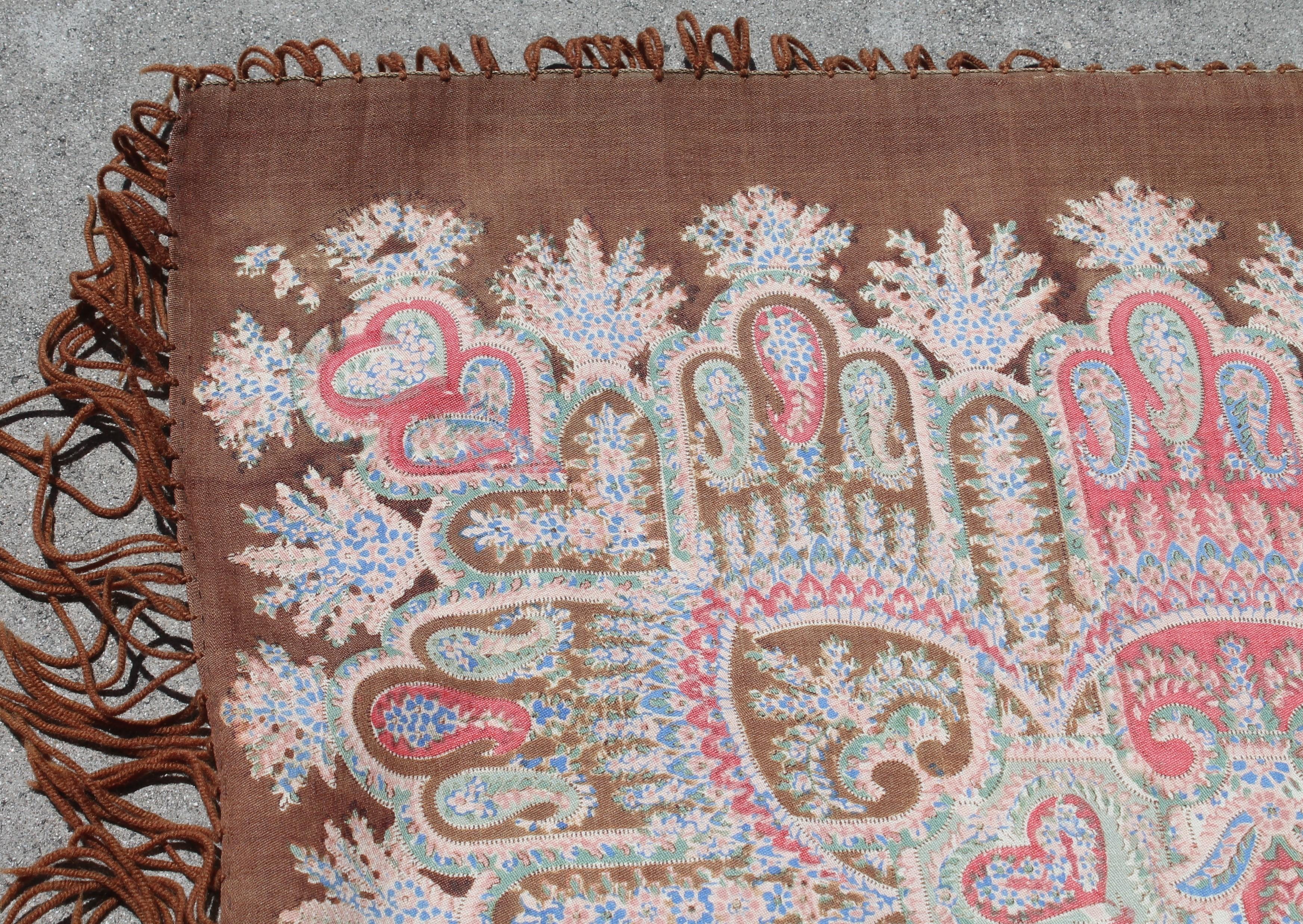 Paisley-Schal aus dem 19. Jahrhundert in gedeckten Farben im Angebot 1