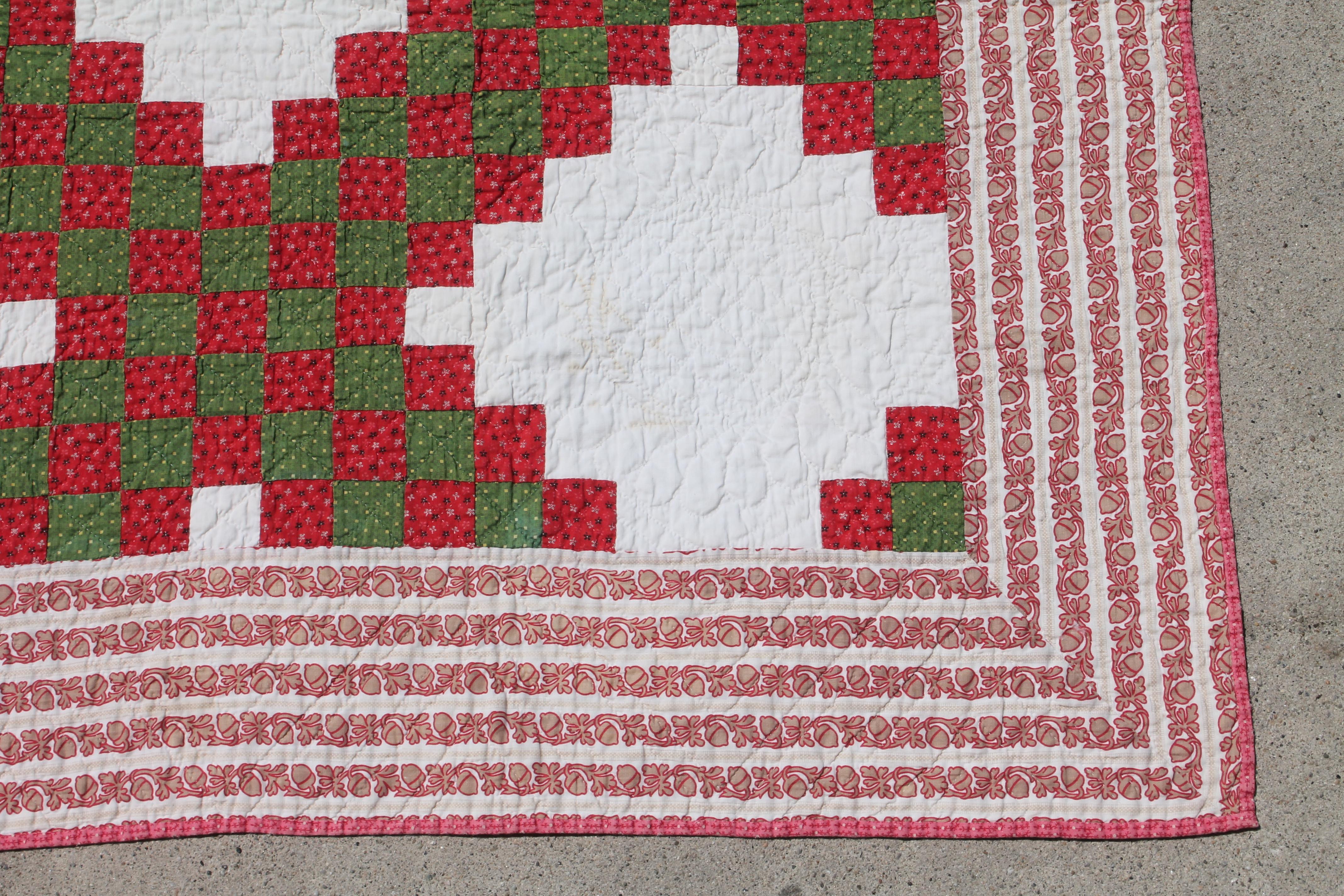 Américain Quilt à triple chaîne irlandaise rouge et verte de Pennsylvanie du 19e siècle en vente