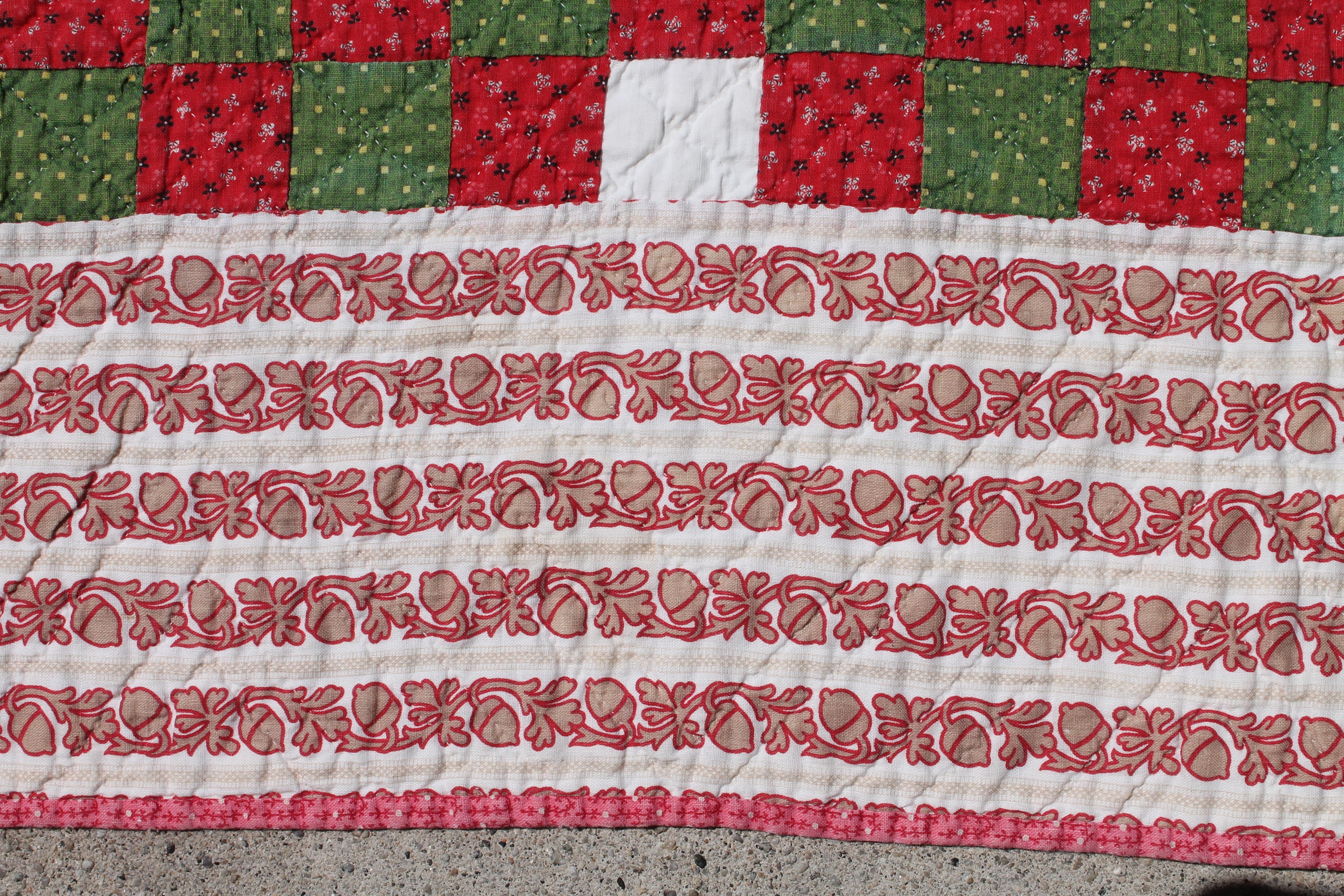 19thC Pennsylvania Red & Green Triple Irish Chain Quilt In Good Condition For Sale In Los Angeles, CA