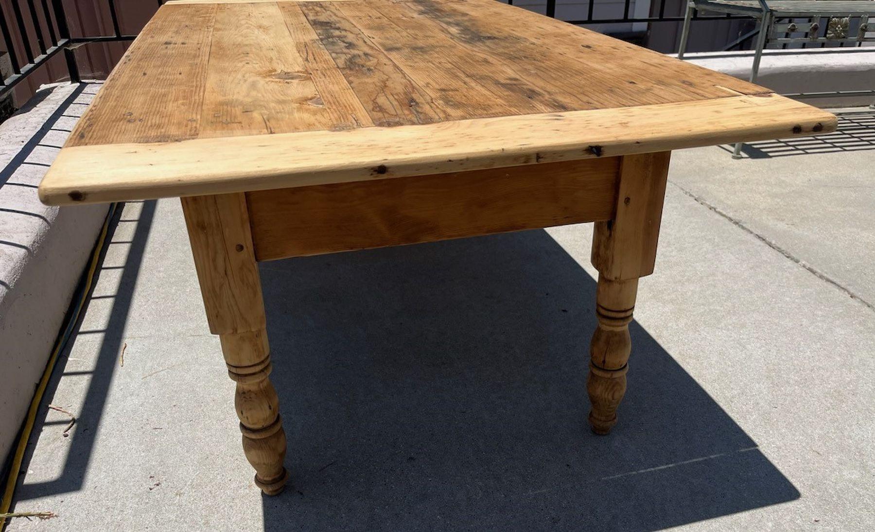 19Thc Table de ferme en pin /Table basse avec tiroirs Bon état - En vente à Los Angeles, CA
