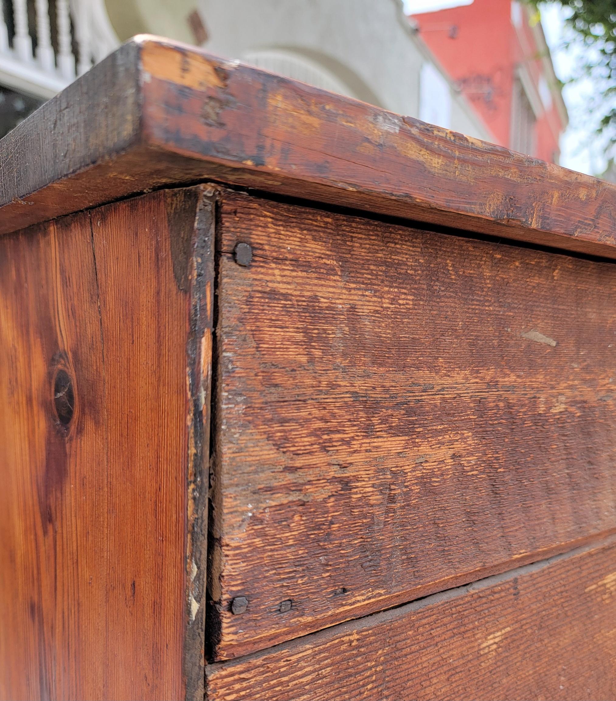 Armario de seguridad para tartas con puertas de pino y hojalata perforada del siglo XIX en venta 12