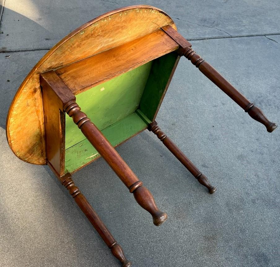 American 19th Century Pine Round Coffee Table from New England For Sale