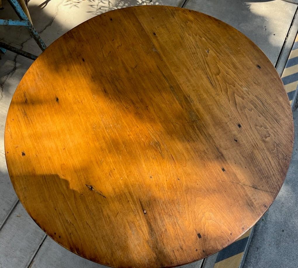 American 19th Century Pine Round Coffee Table from New England For Sale
