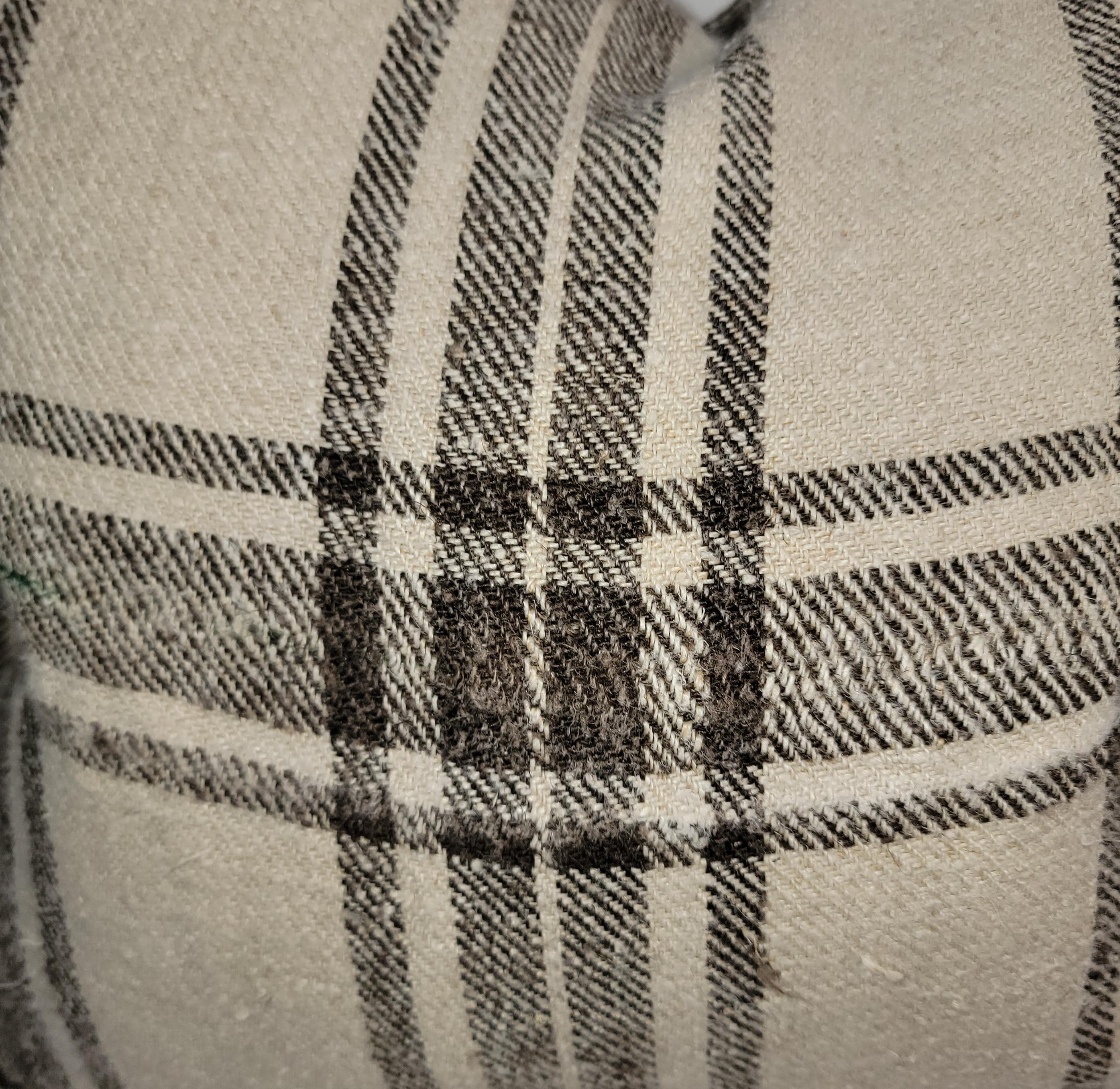 19th Century Plaid Homespun Linen Pillows, Pair In Good Condition For Sale In Los Angeles, CA