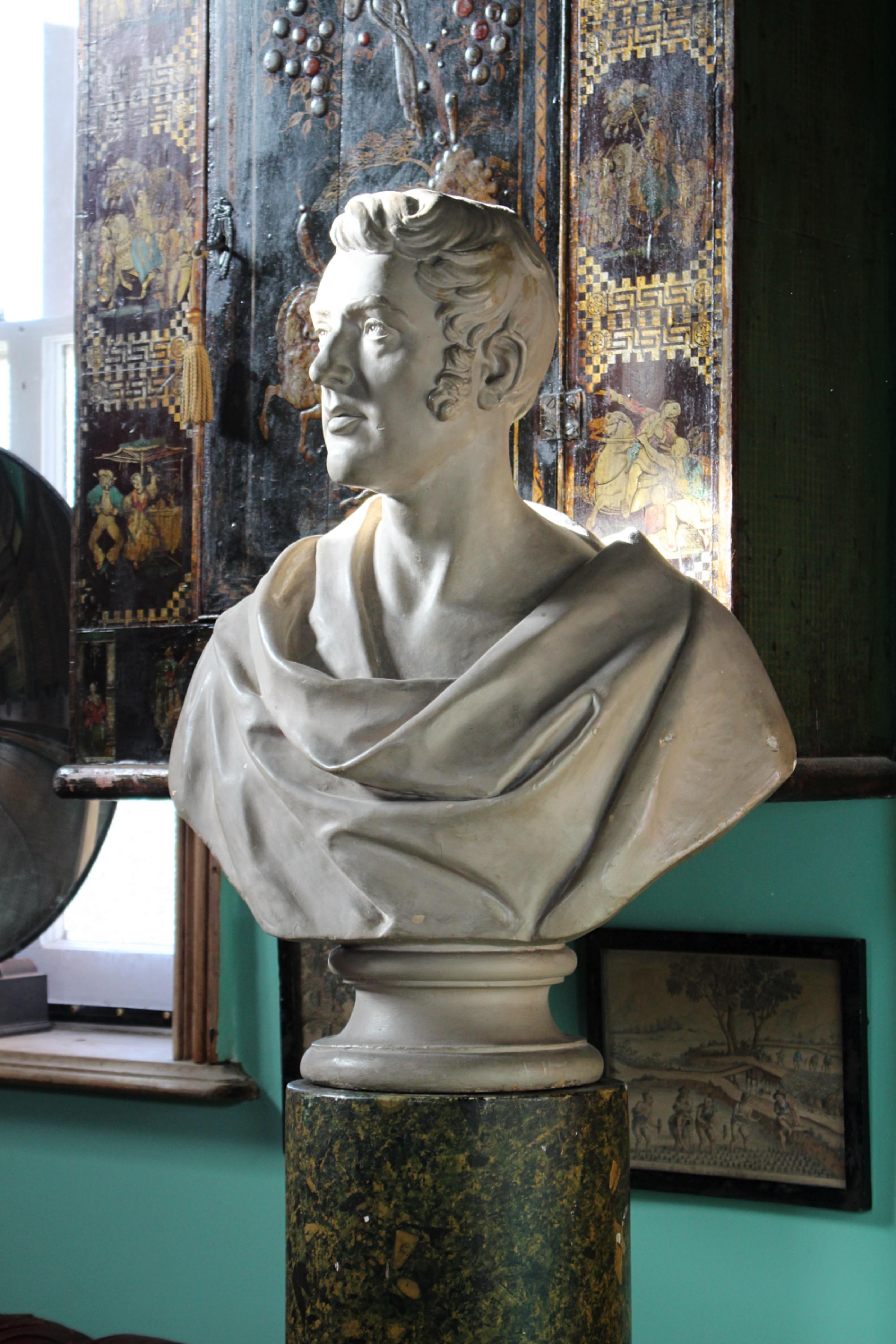 Gipsbüste aus dem 19. Jahrhundert auf Porphyr-Marmorsäule des Architekten Matthew Habershon (Englisch) im Angebot