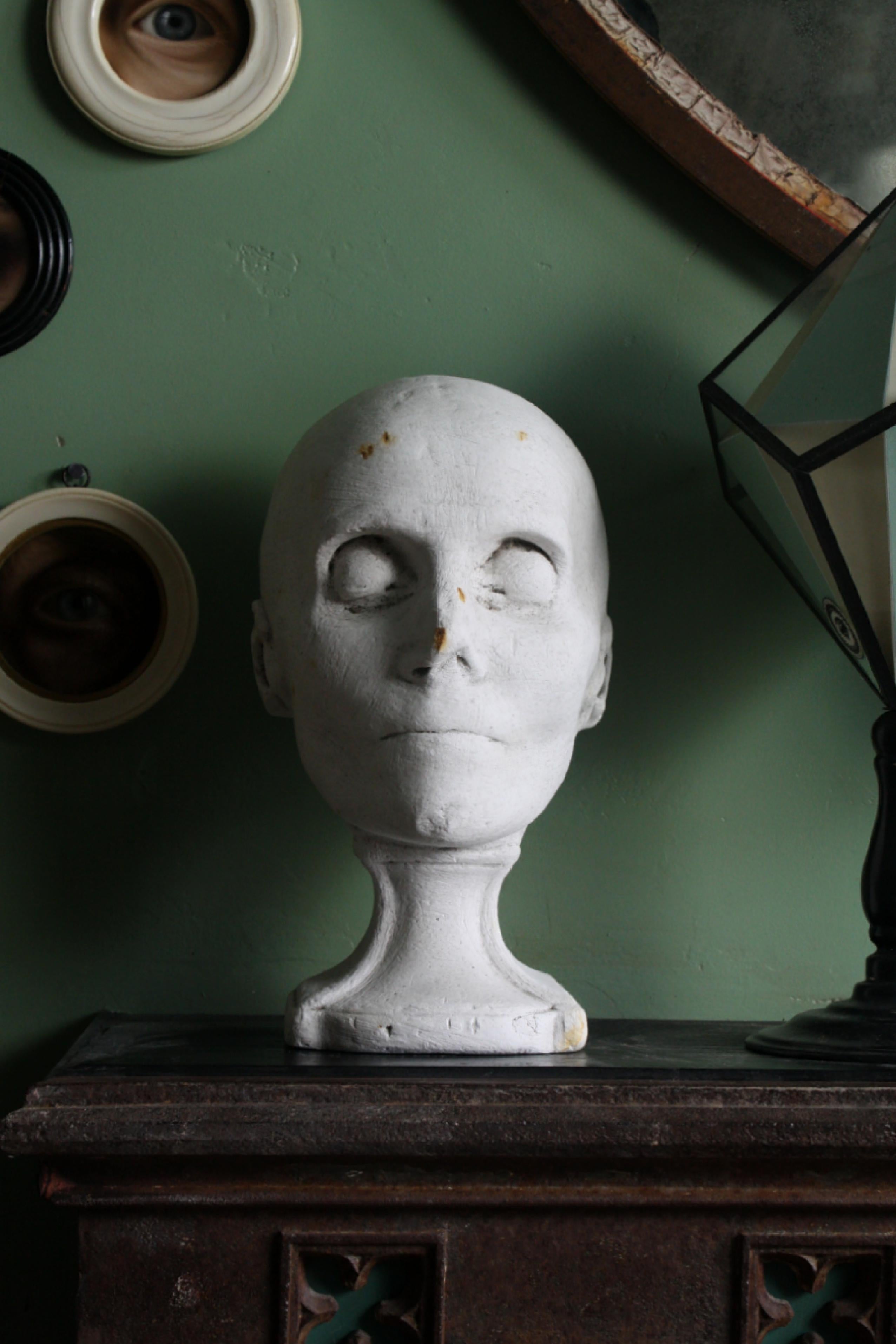 Plaster Mortuary Death Mask Bust Sculpture on Socle Base Memento Mori In Good Condition In Lowestoft, GB