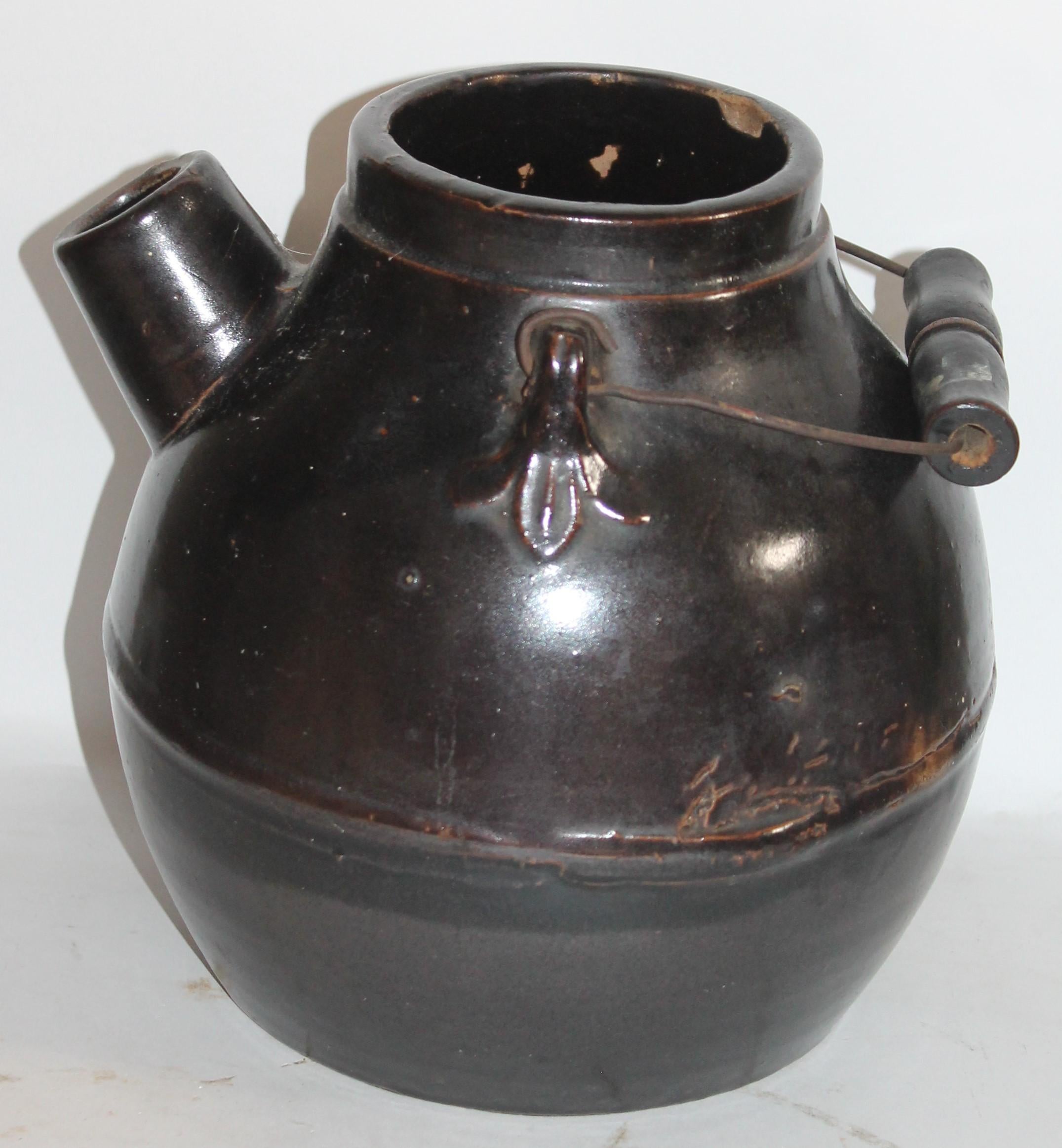 XIXe siècle 2 pichets à beurre en poterie avec poignées en fil de fer d'origine, 19ème siècle en vente