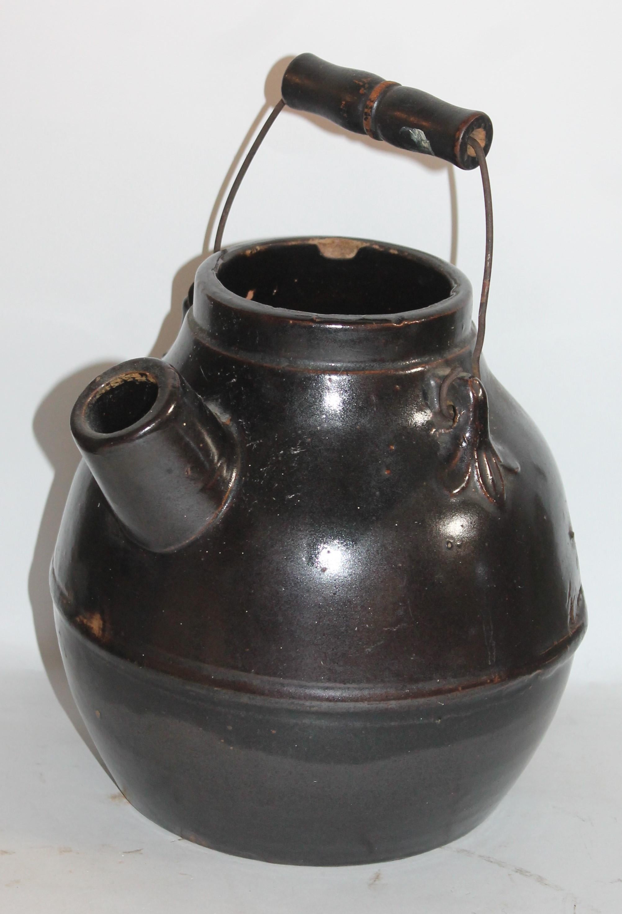 Poteries 2 pichets à beurre en poterie avec poignées en fil de fer d'origine, 19ème siècle en vente