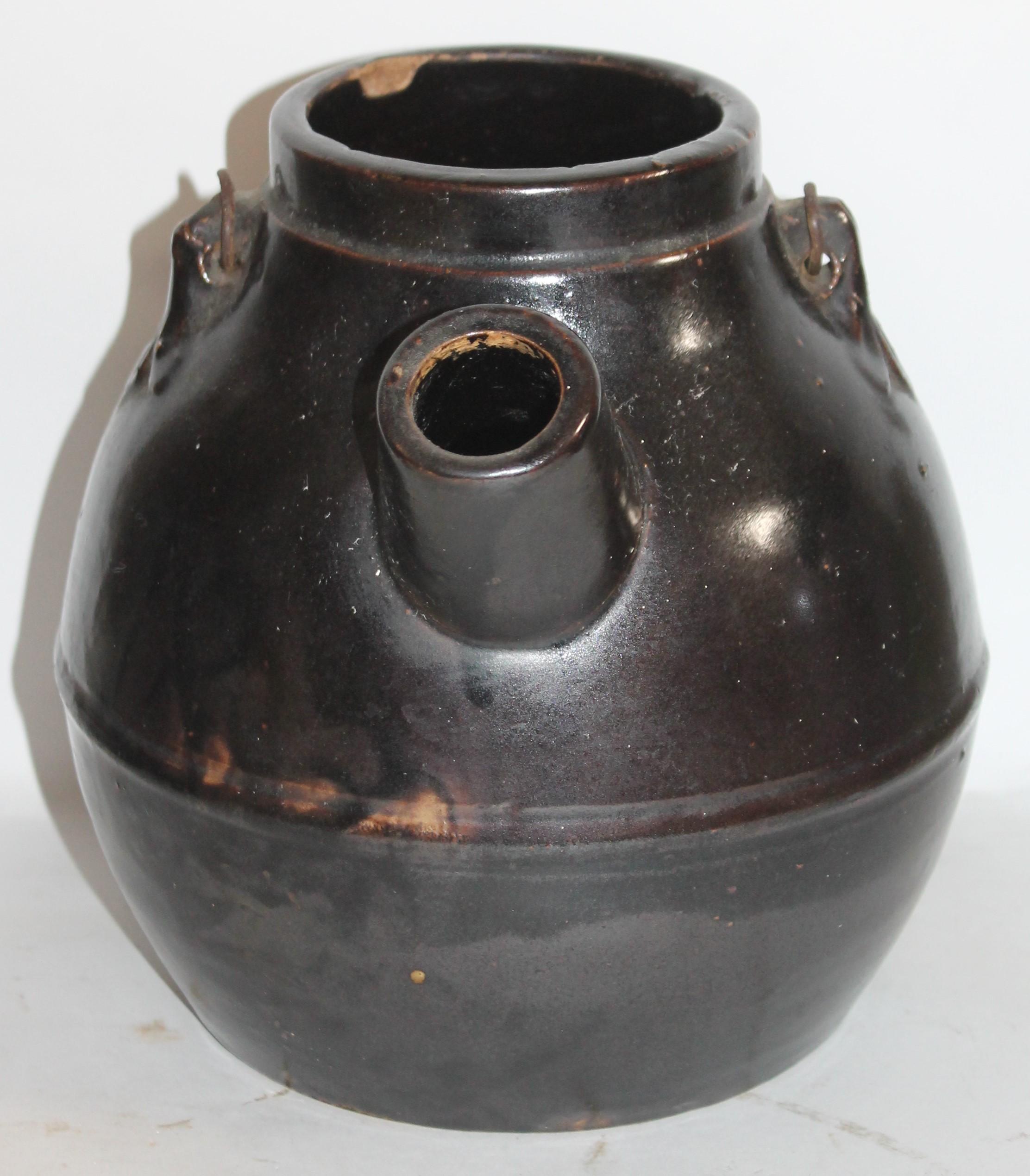 2 pichets à beurre en poterie avec poignées en fil de fer d'origine, 19ème siècle en vente 1