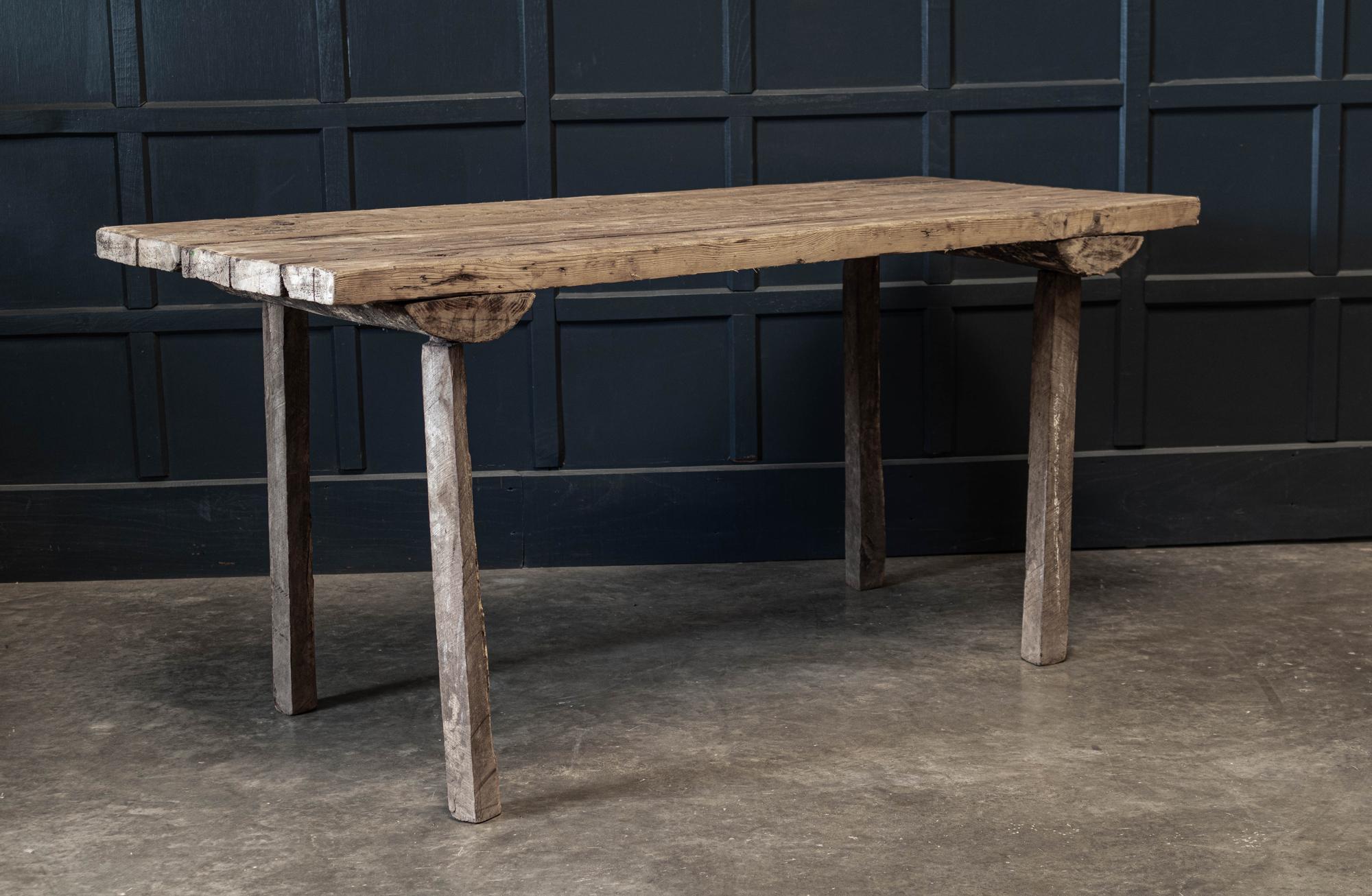 XIXe siècle Table de travail primitive de boucherie en pin d'orme du 19e siècle en vente