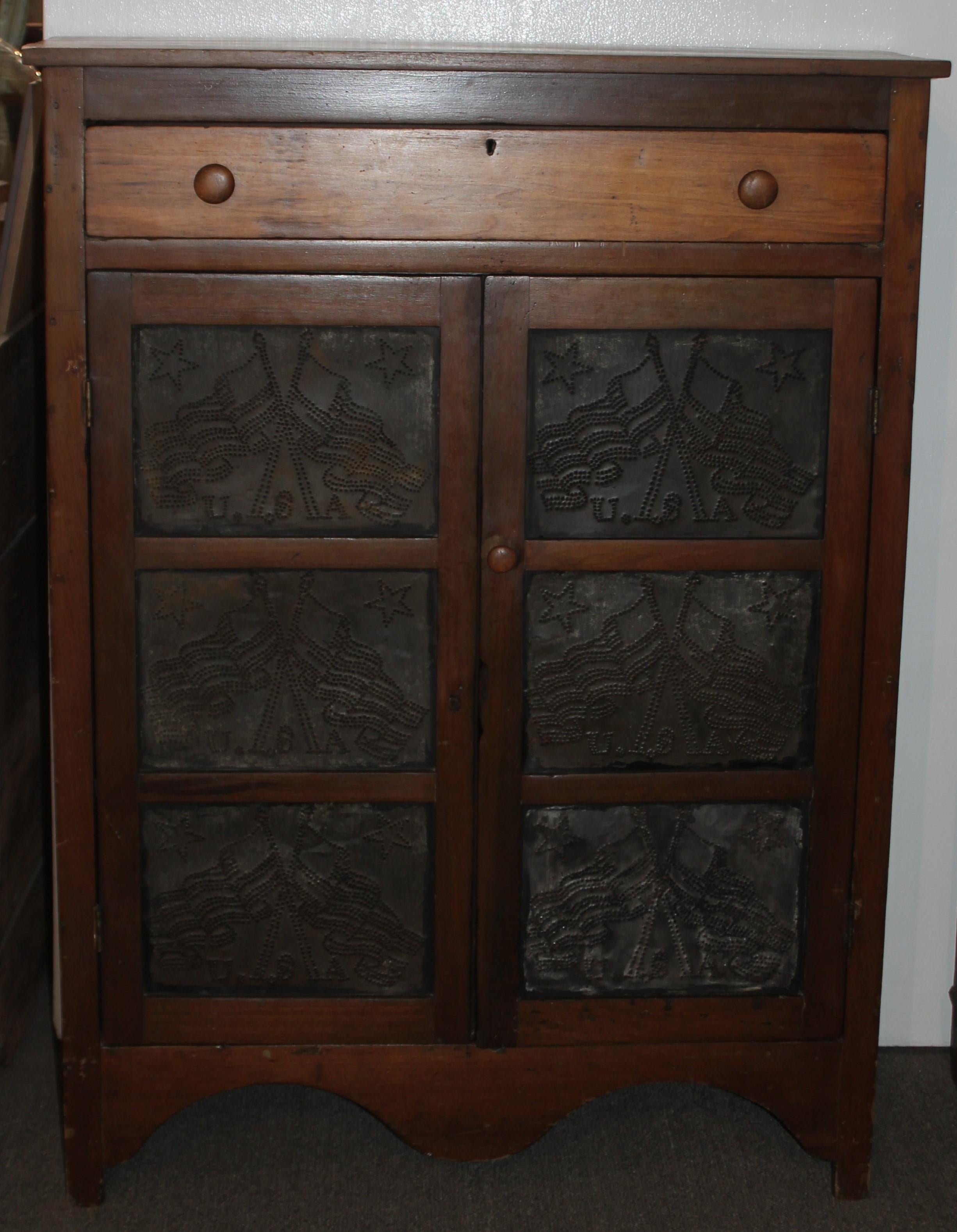 19thc Pie safe has punched in wholes on the tin that form crossed American Flags. Rare and unusual. Such a sight. All original and a natural old surface. This safe was found in East Tennessee and is in fine condition. The condition is very good and
