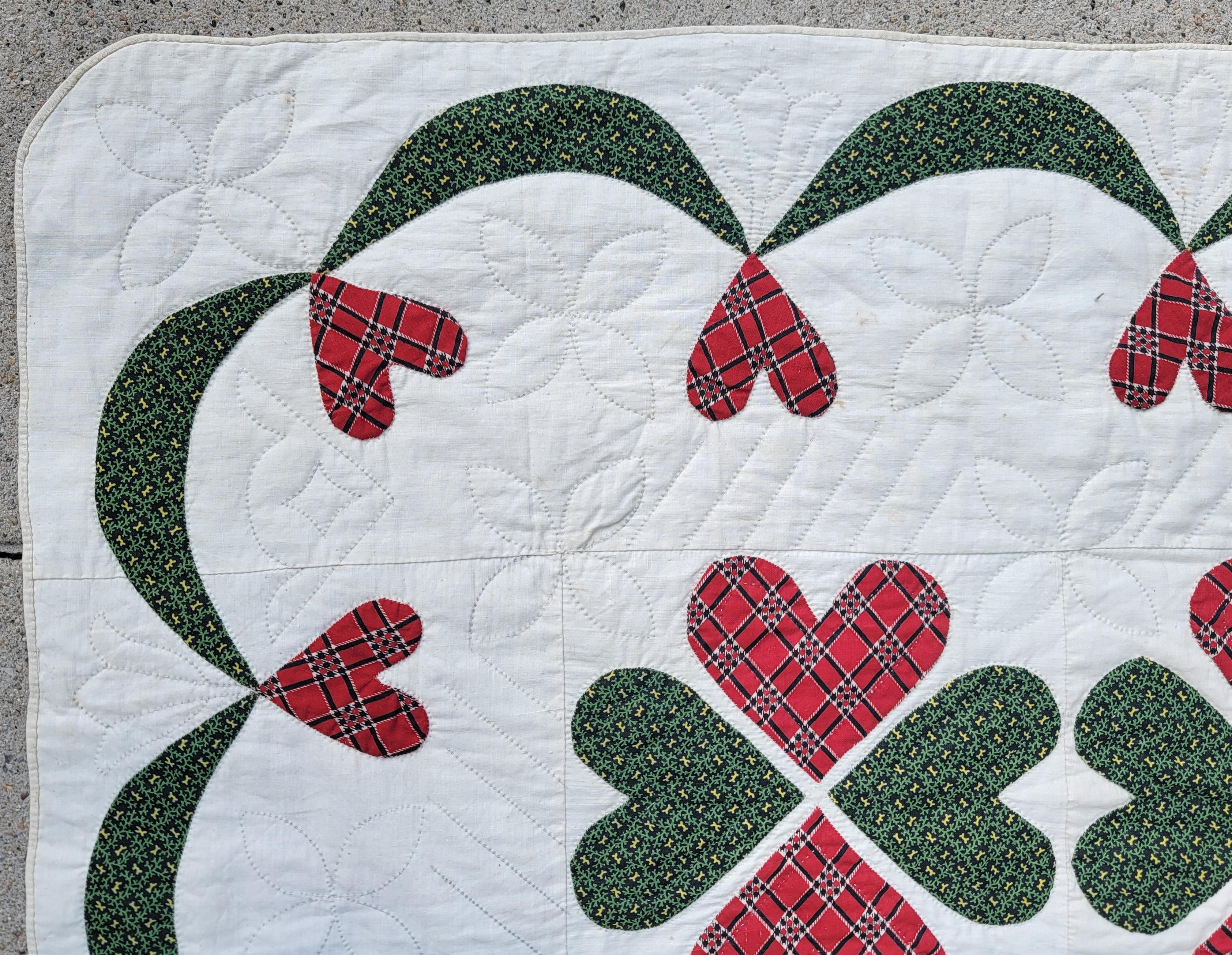 Cotton 19thc Red & Green Double Hearts Applique W/ Swag Border For Sale