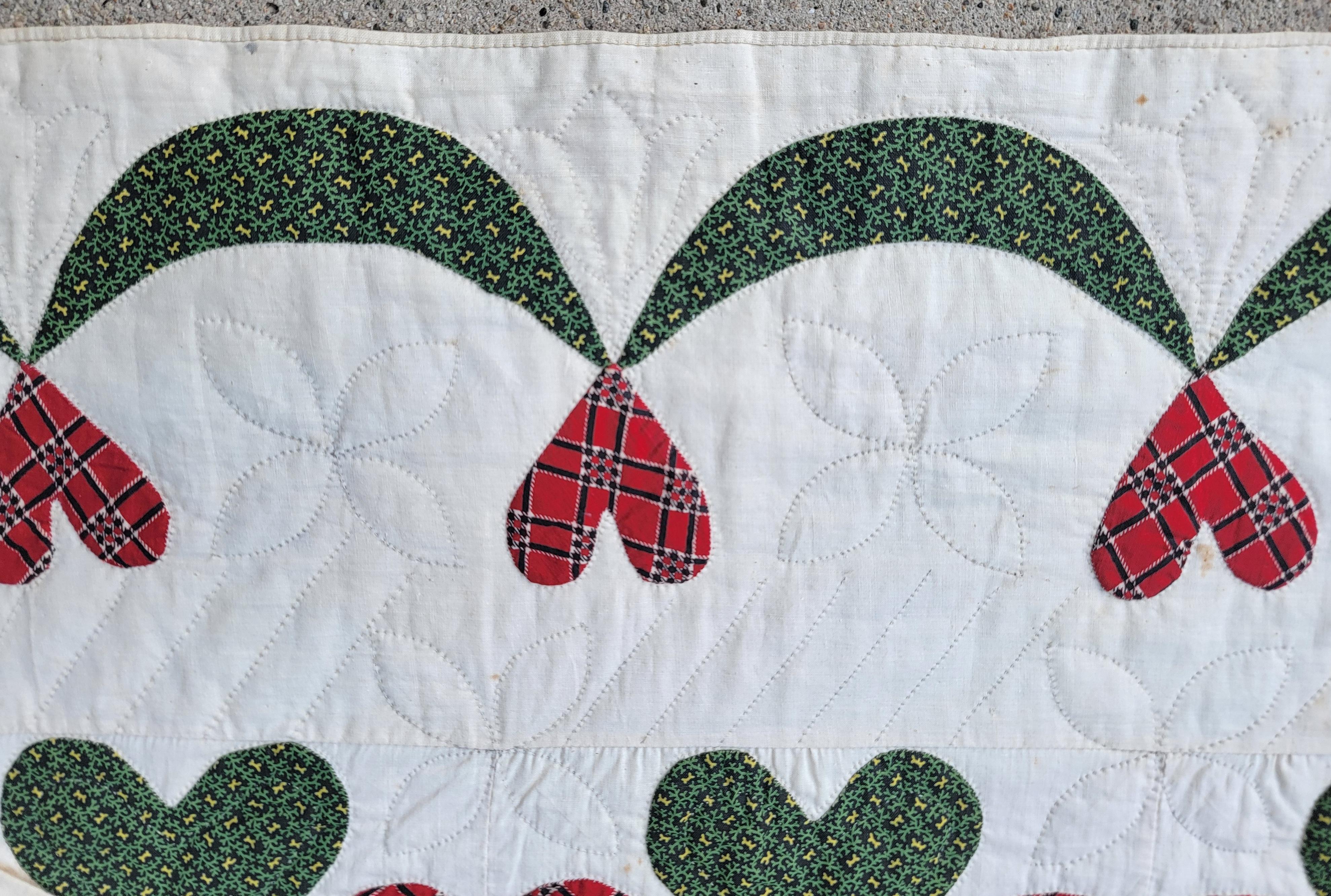 19thc Red & Green Double Hearts Applique W/ Swag Border For Sale 1